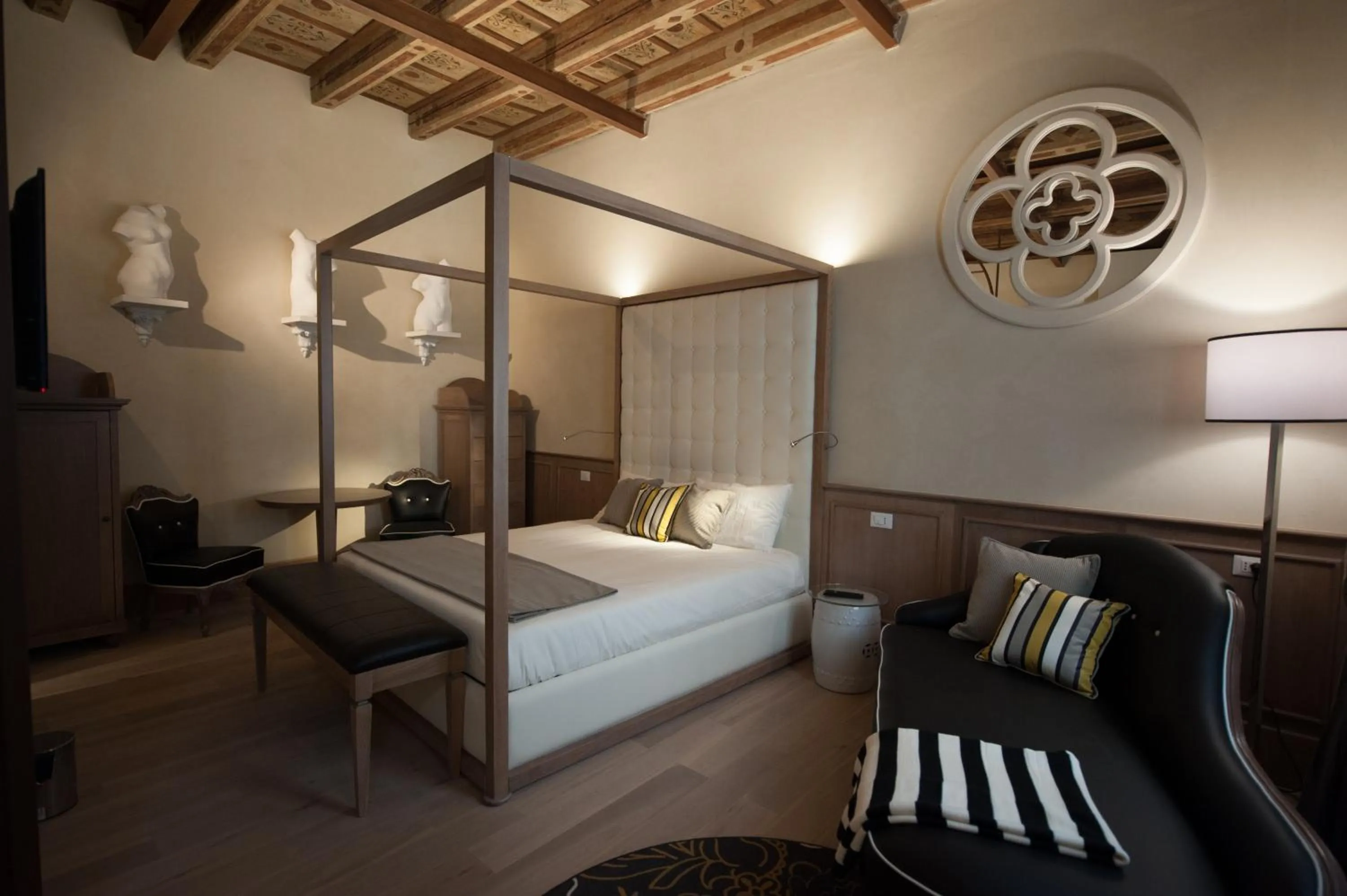 Photo of the whole room, Bed in Residenza Bonifacio - Adults Only