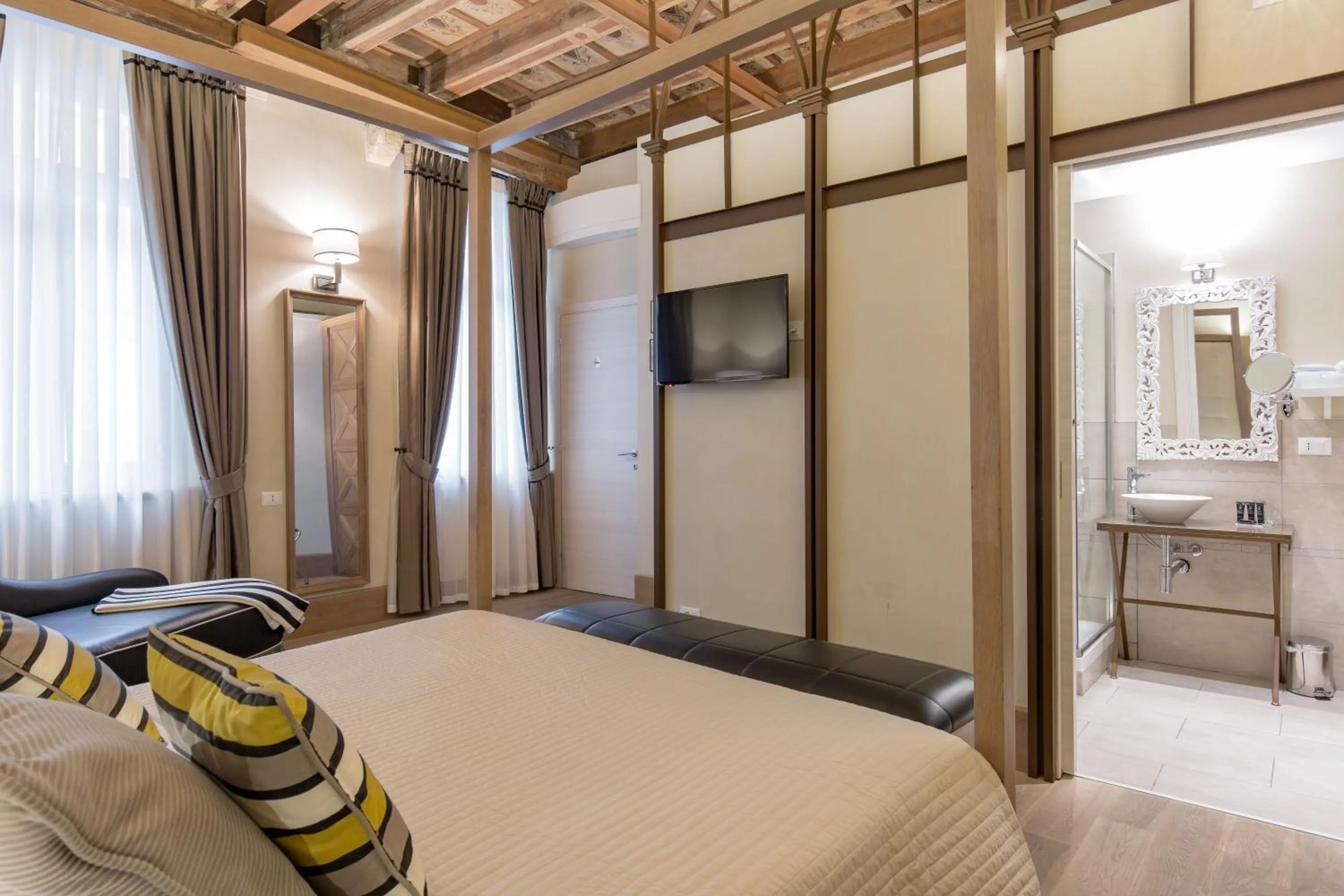 Photo of the whole room, Bed in Residenza Bonifacio - Adults Only