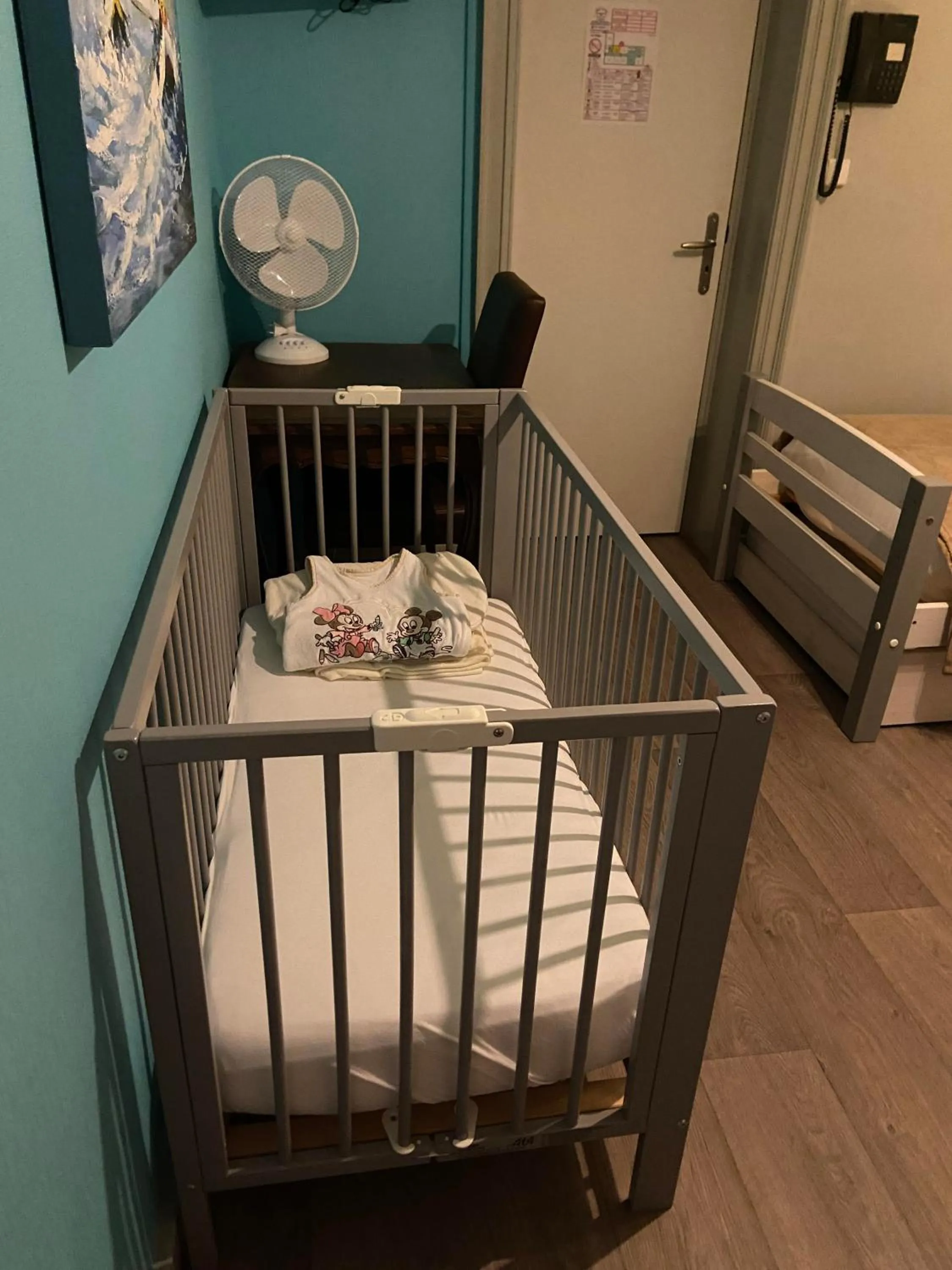 Bed in Hôtel L'Univers