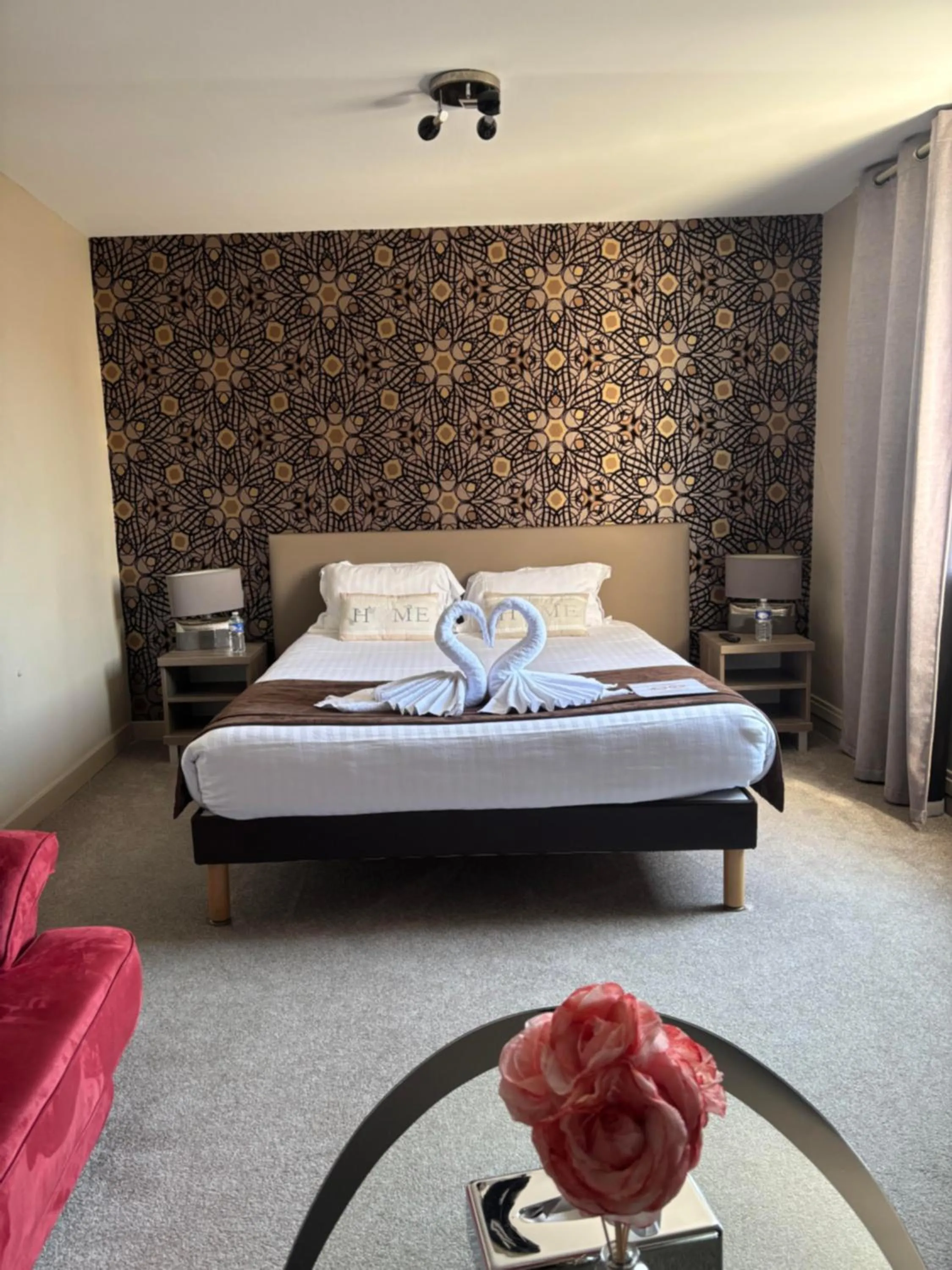 Bed in Hôtel L'Univers