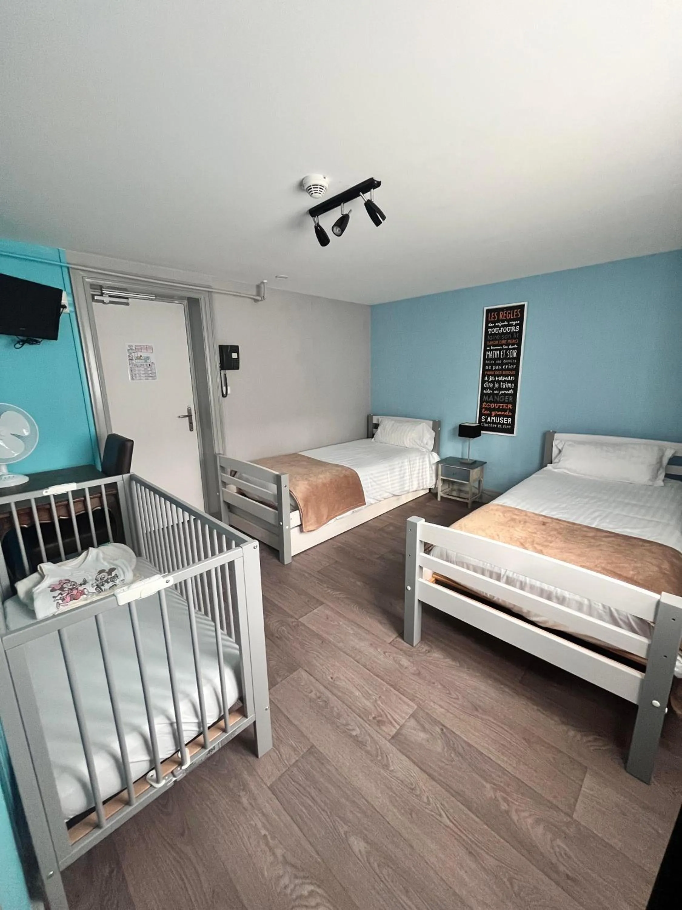 Bed in Hôtel L'Univers