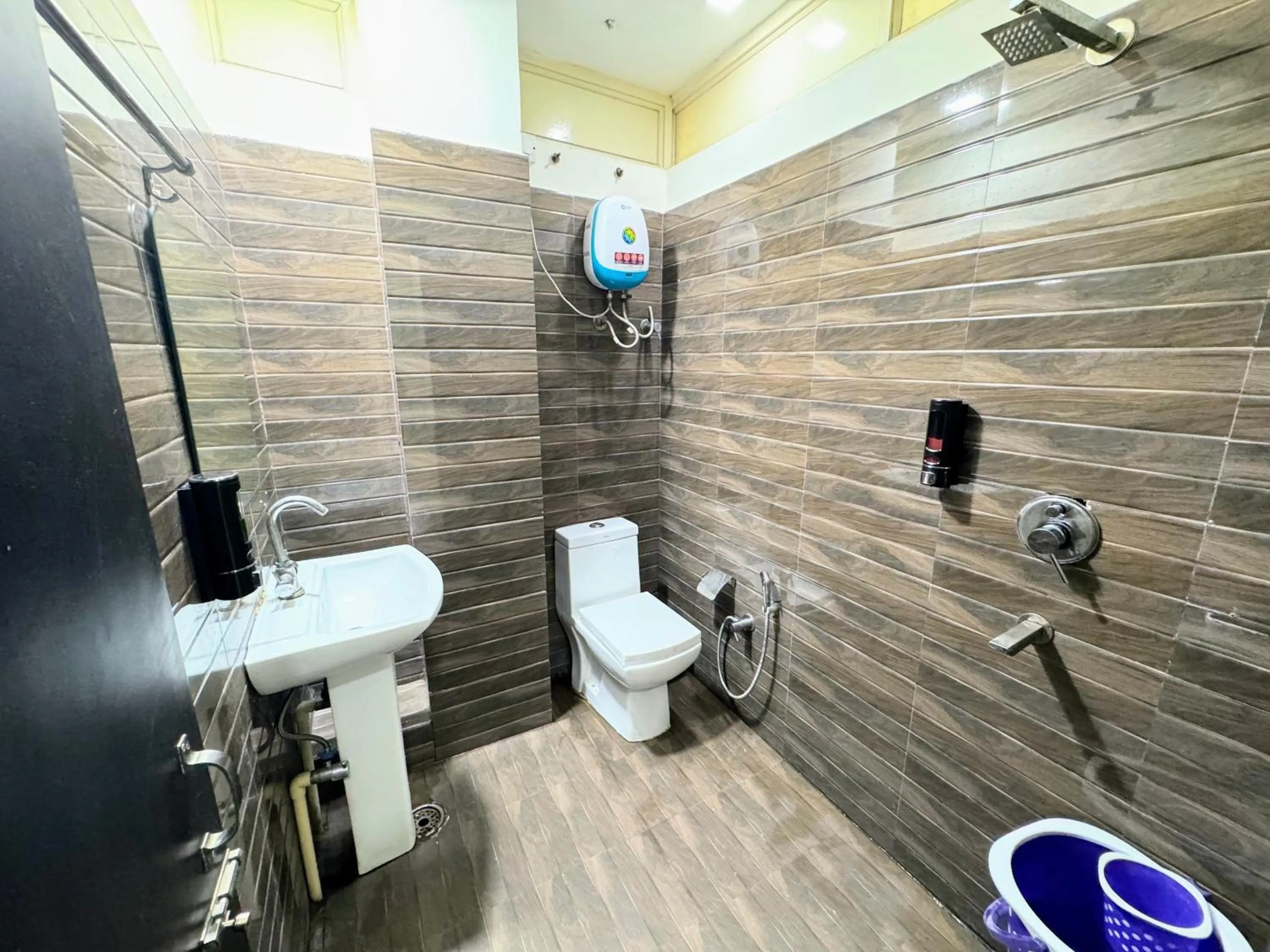 Shower in Backpacker's Nest