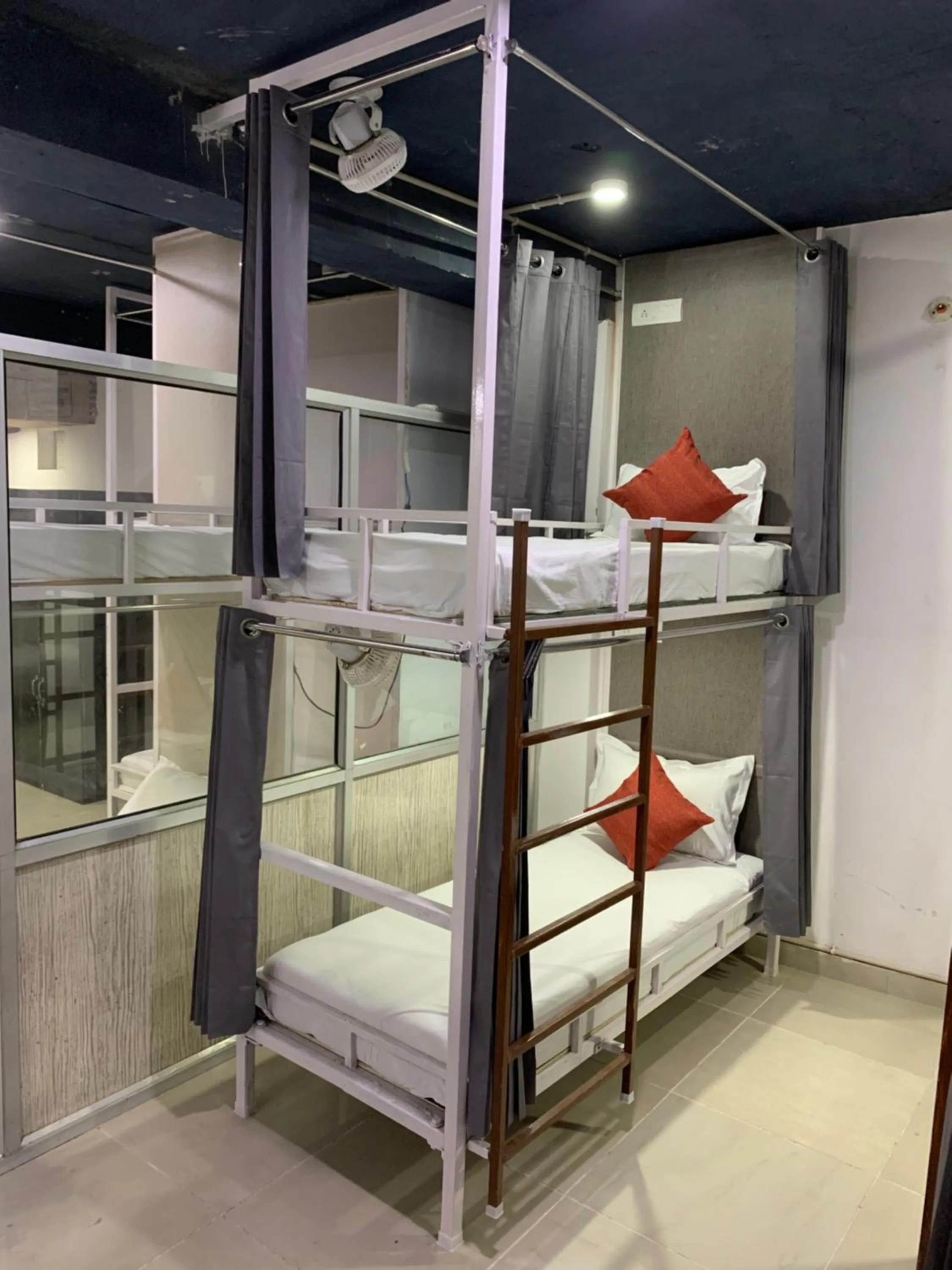 bunk bed, Bed in Backpacker's Nest