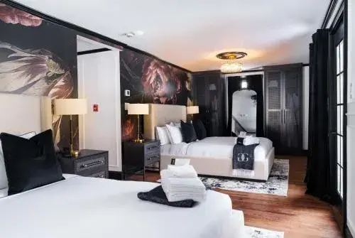 Deluxe Queen Room in Garden Gables Deluxe Queen Room in Garden Gables