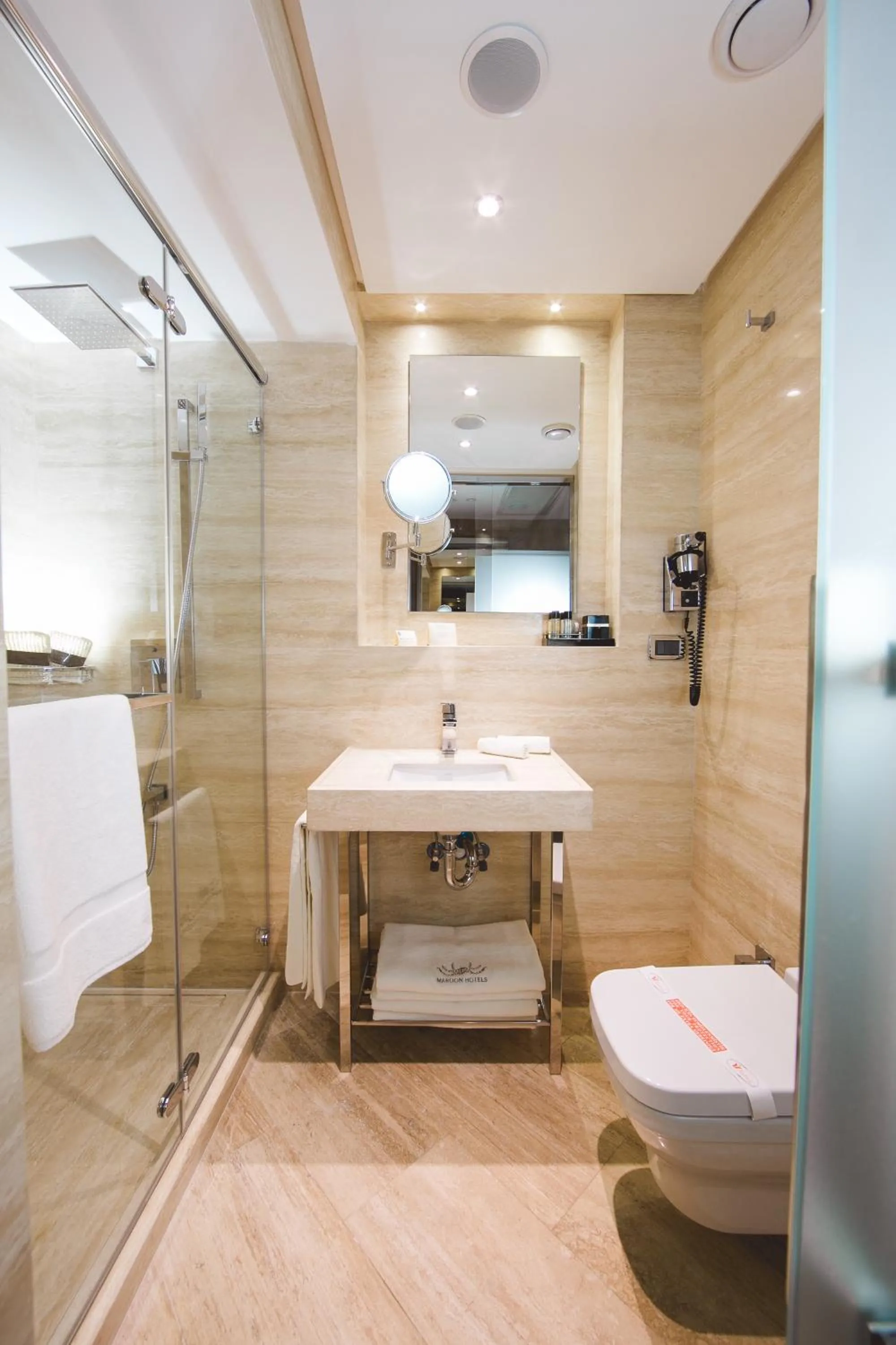 Bathroom in Maroon Hotel Pera