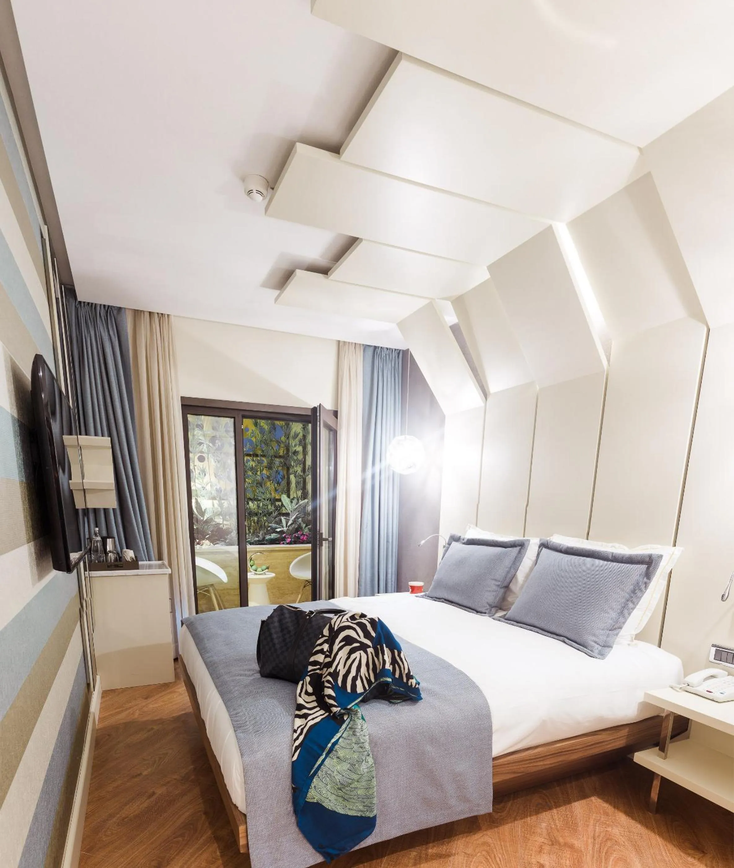 Photo of the whole room, Bed in Maroon Hotel Pera