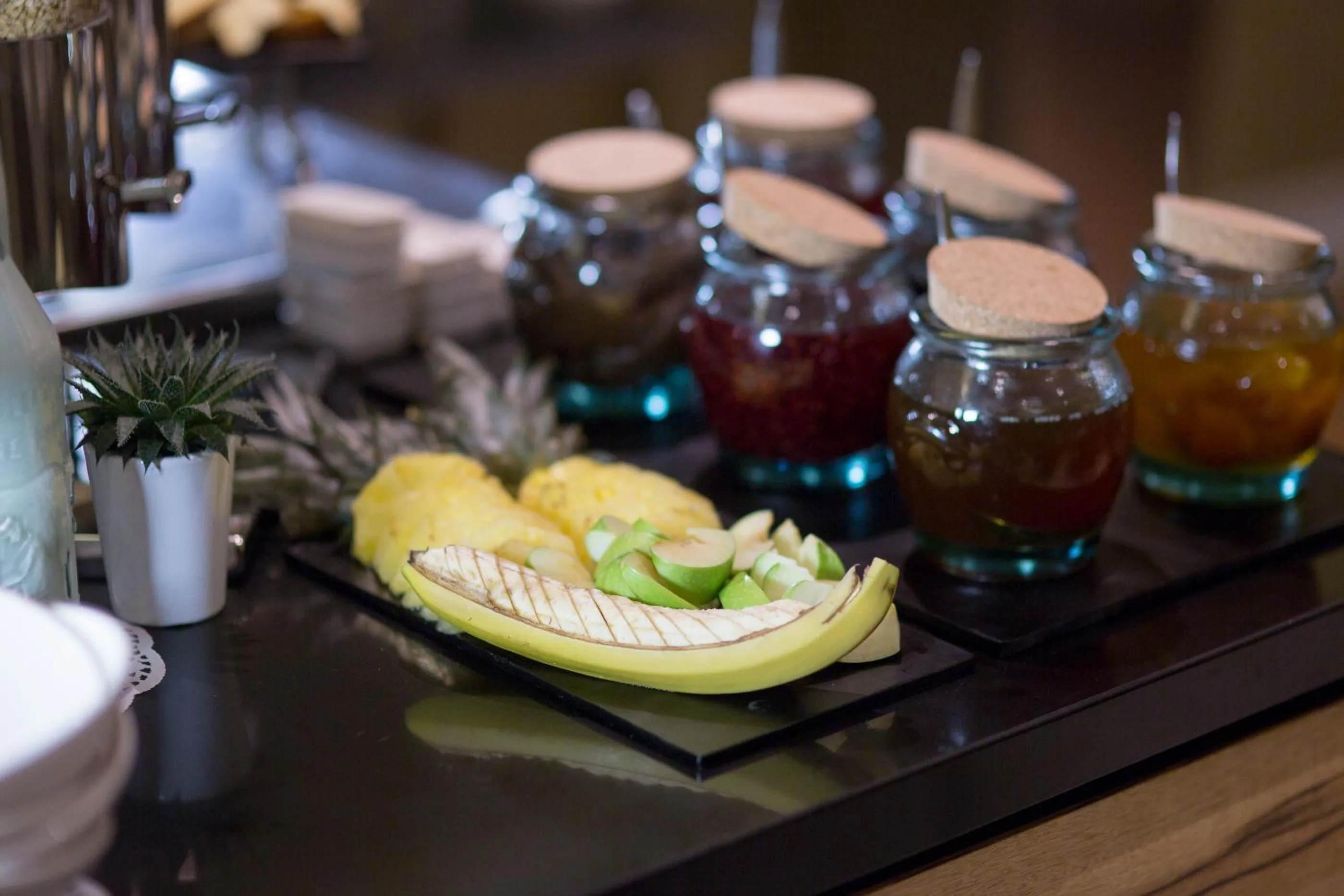 Food in Maroon Hotel Pera