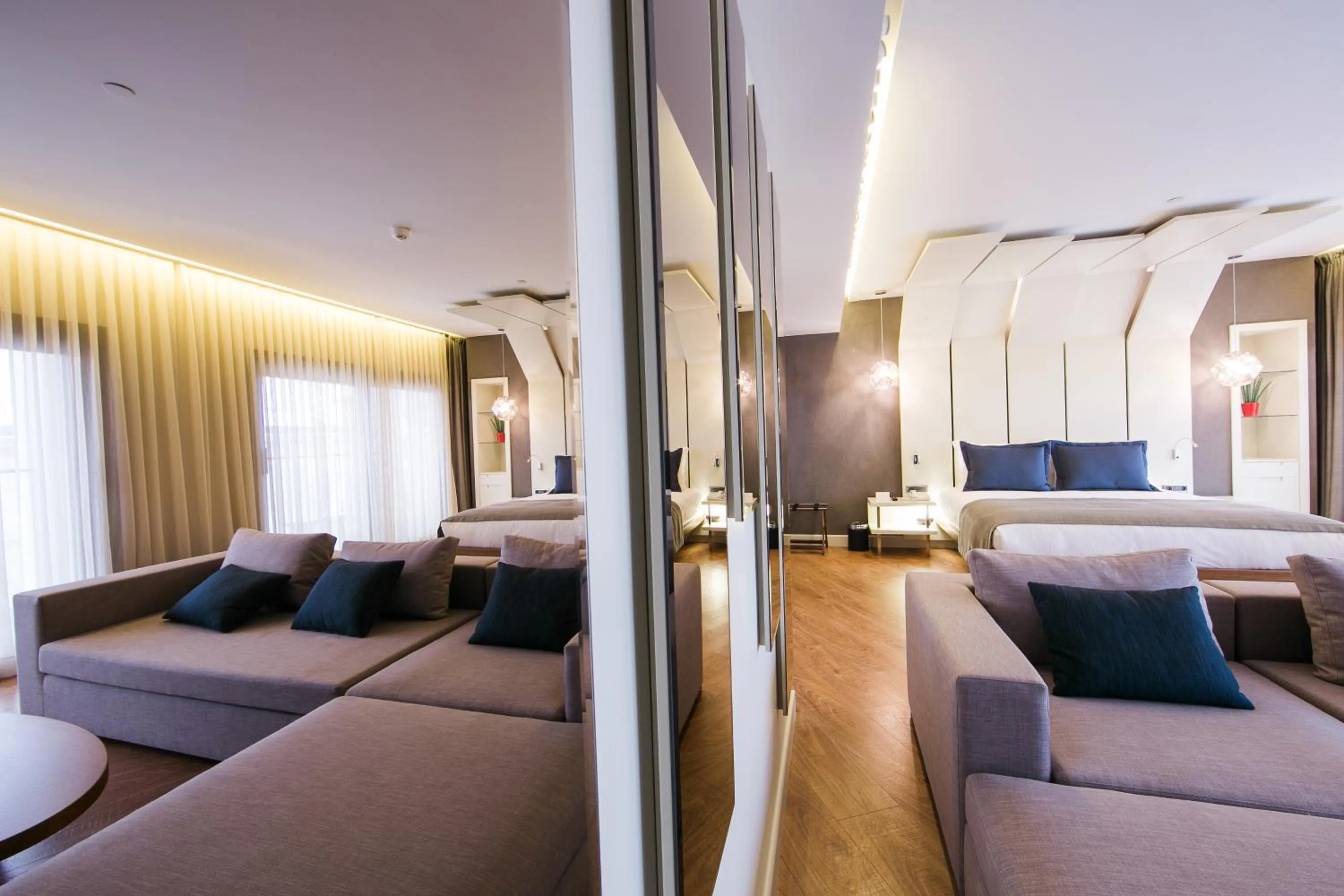 Photo of the whole room, Bed in Maroon Hotel Pera