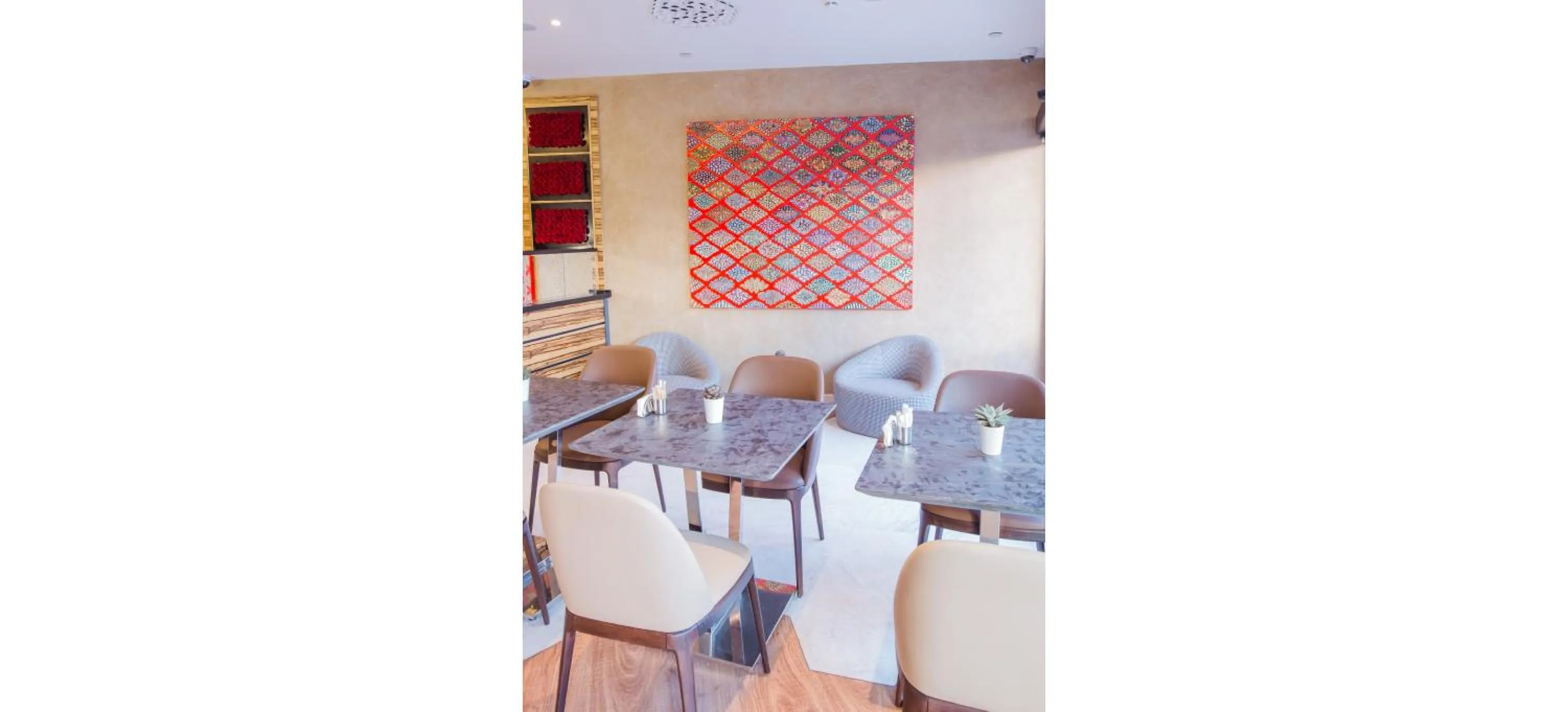 Restaurant/places to eat in Maroon Hotel Pera