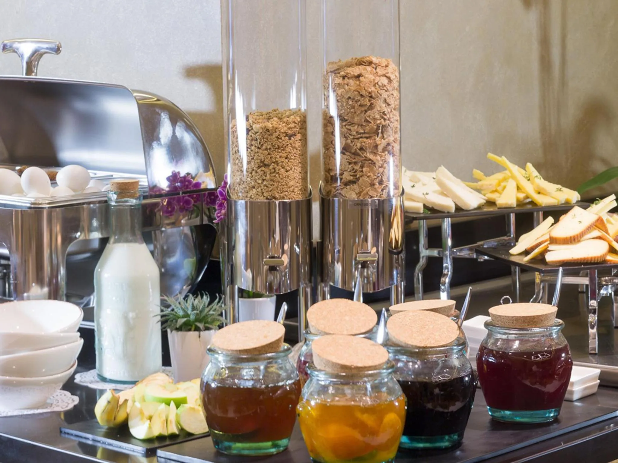 Buffet breakfast in Maroon Hotel Pera