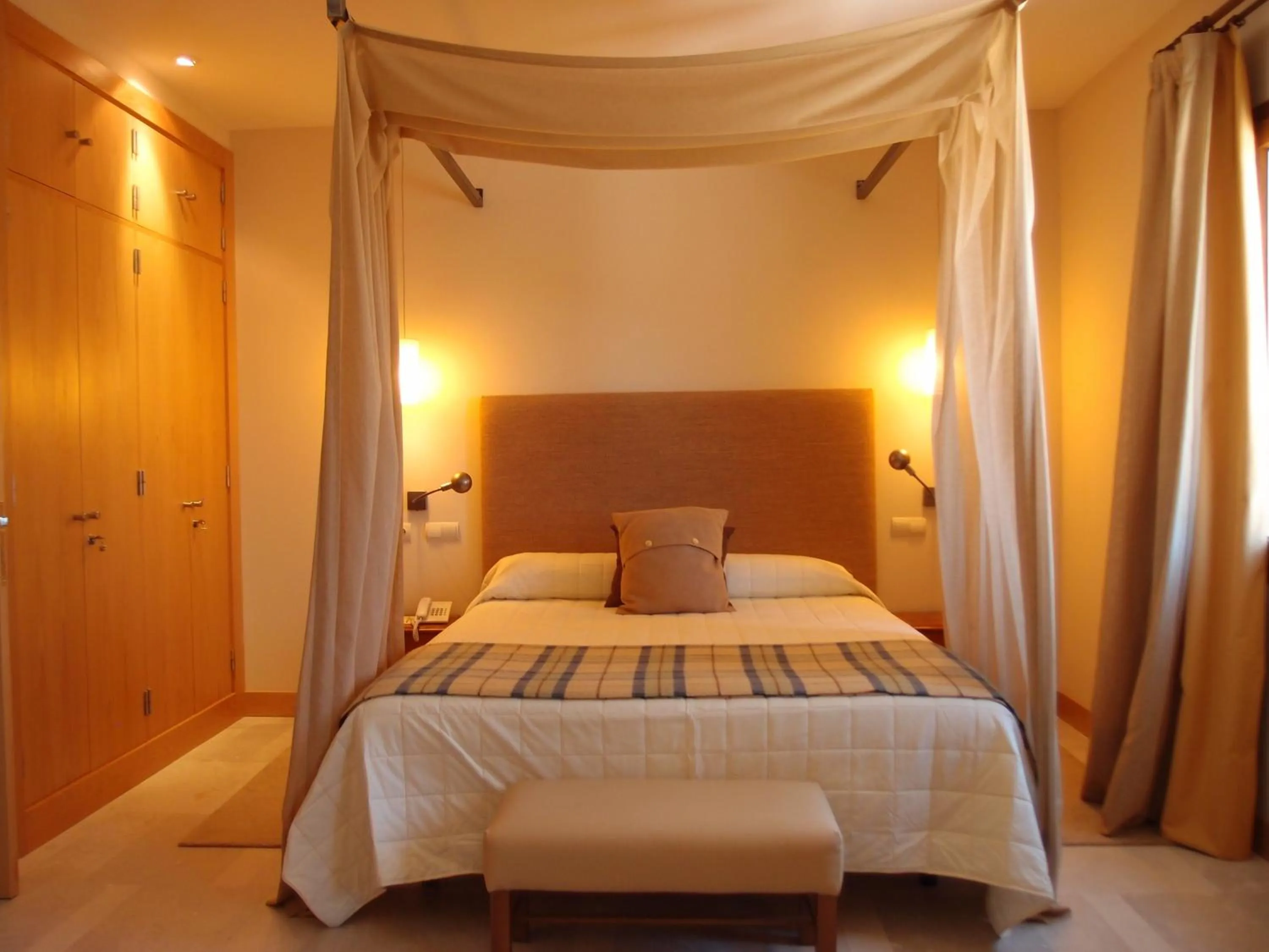 Bed in Hotel La Vida Spa