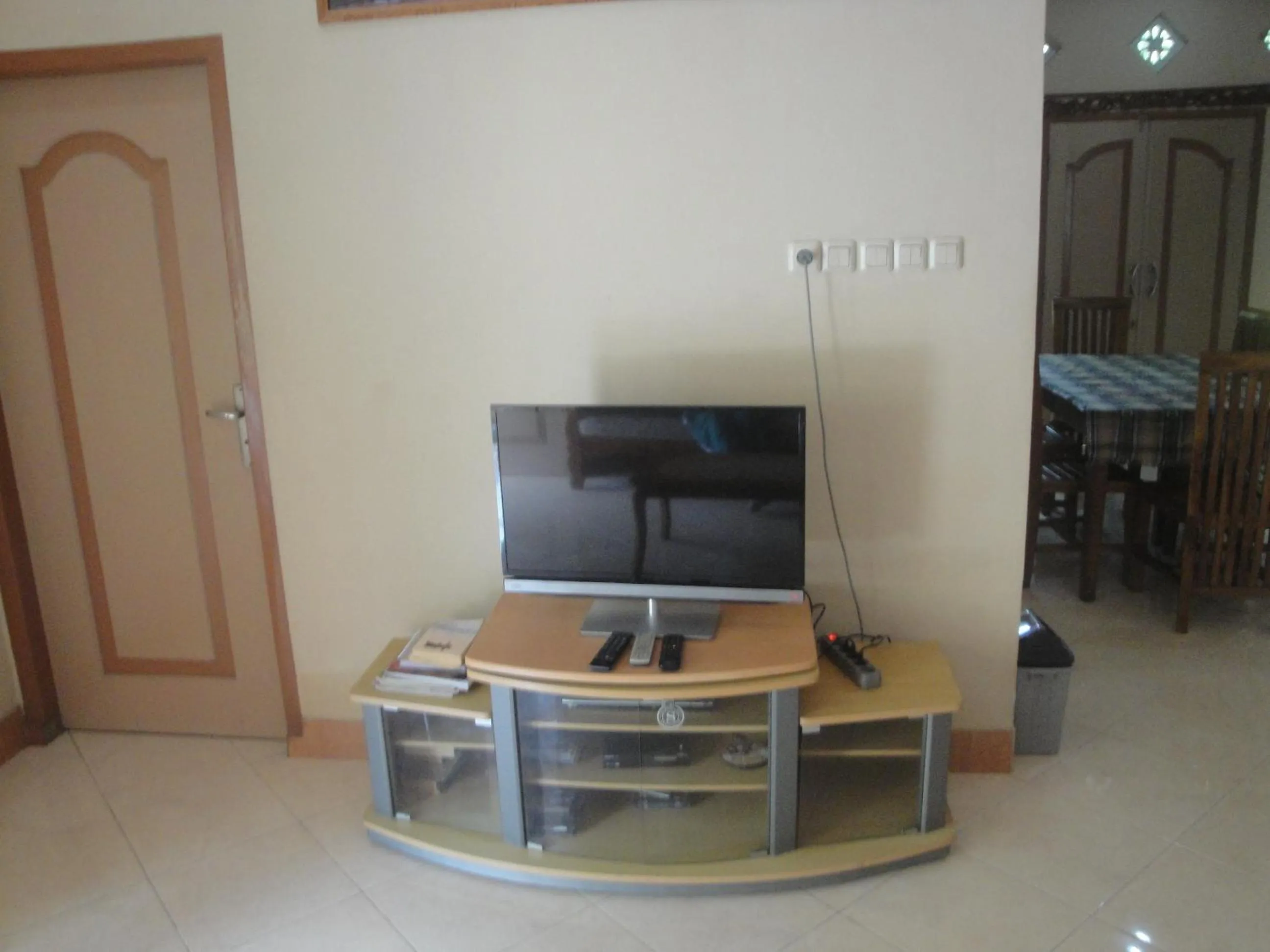 TV and multimedia in Sari Inn Kuta Lombok