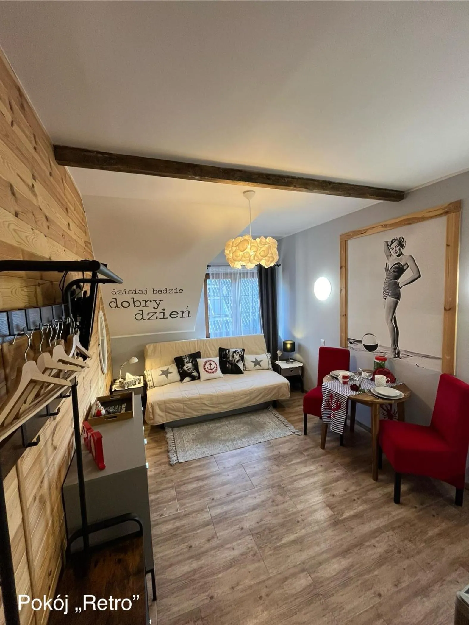 Photo of the whole room in Willa Klara