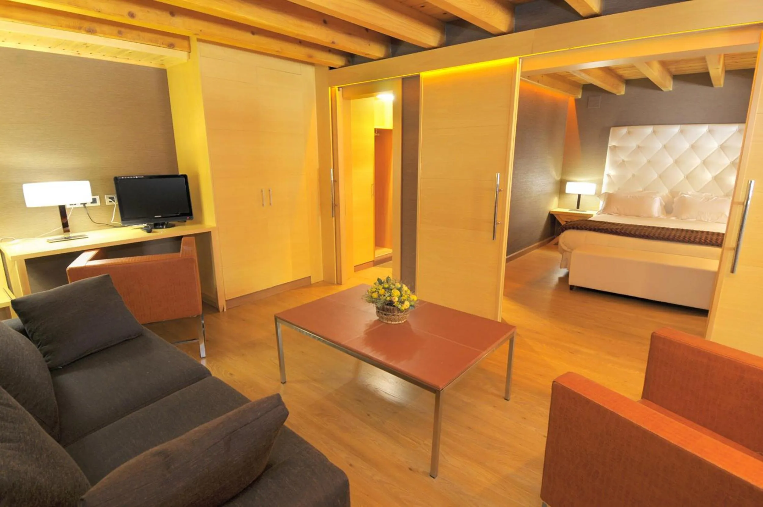 Living room, Bed in Hotel Casa Cornel