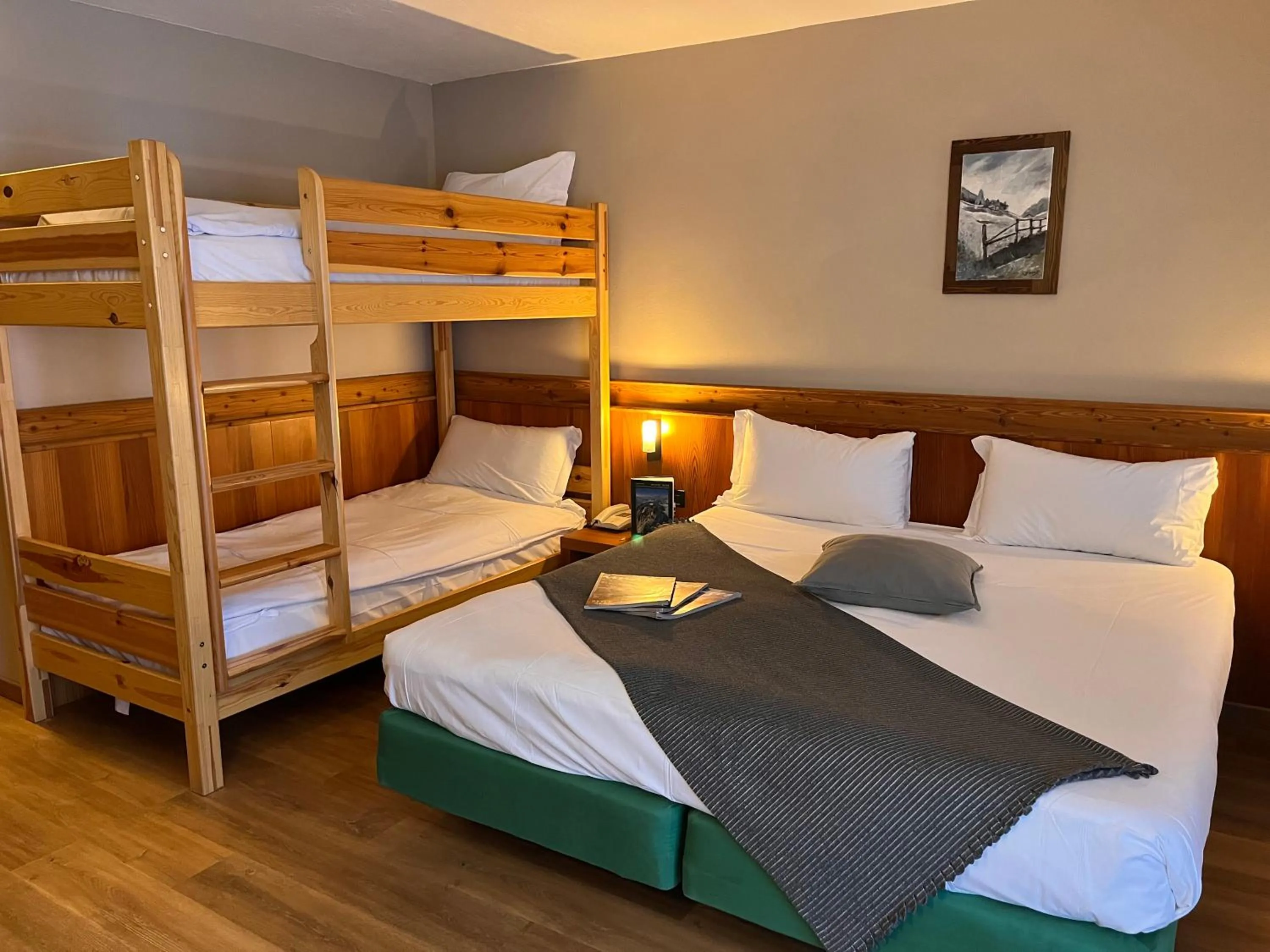 Bedroom, Bed in Hotel De Champoluc