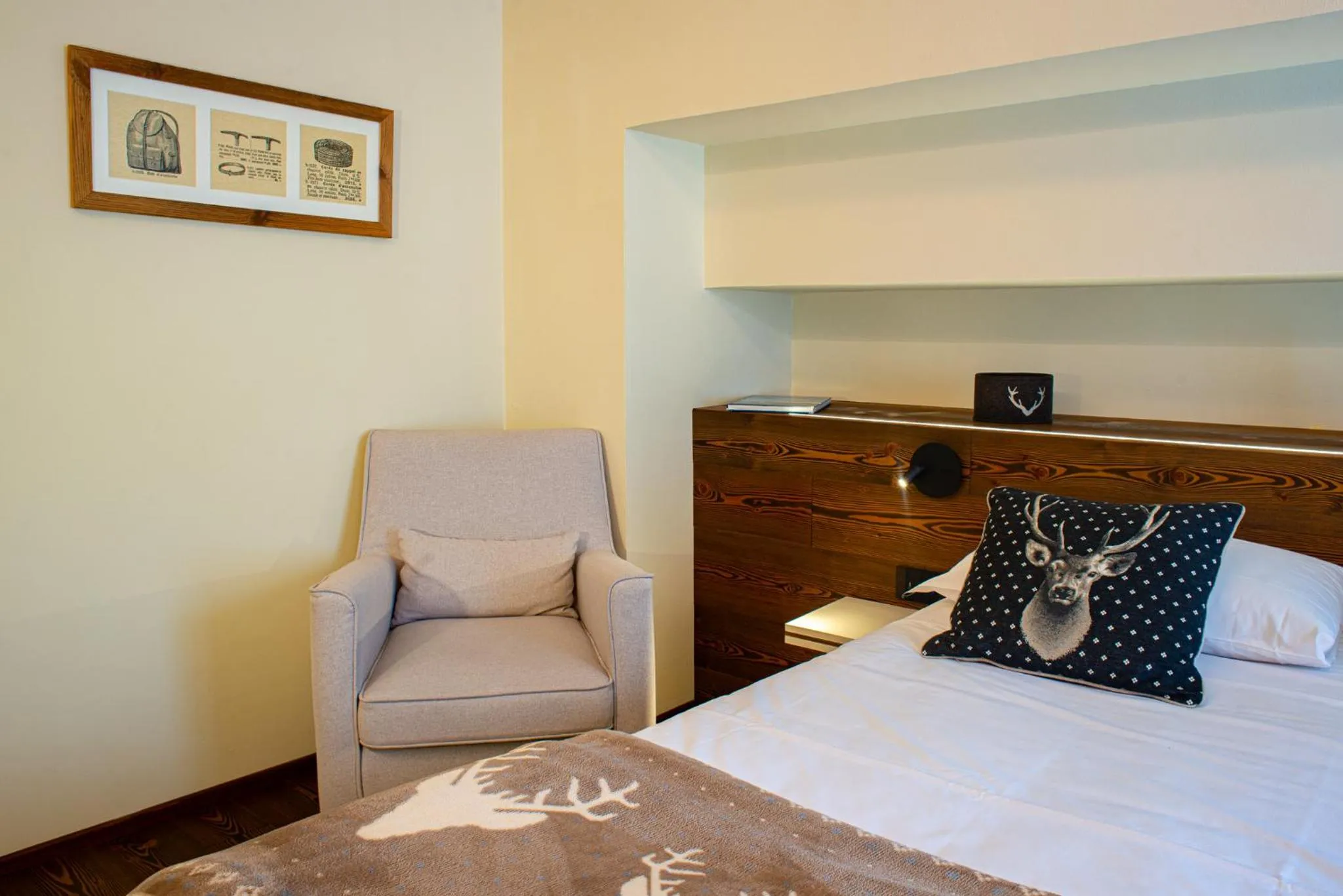 Bedroom, Bed in Hotel De Champoluc