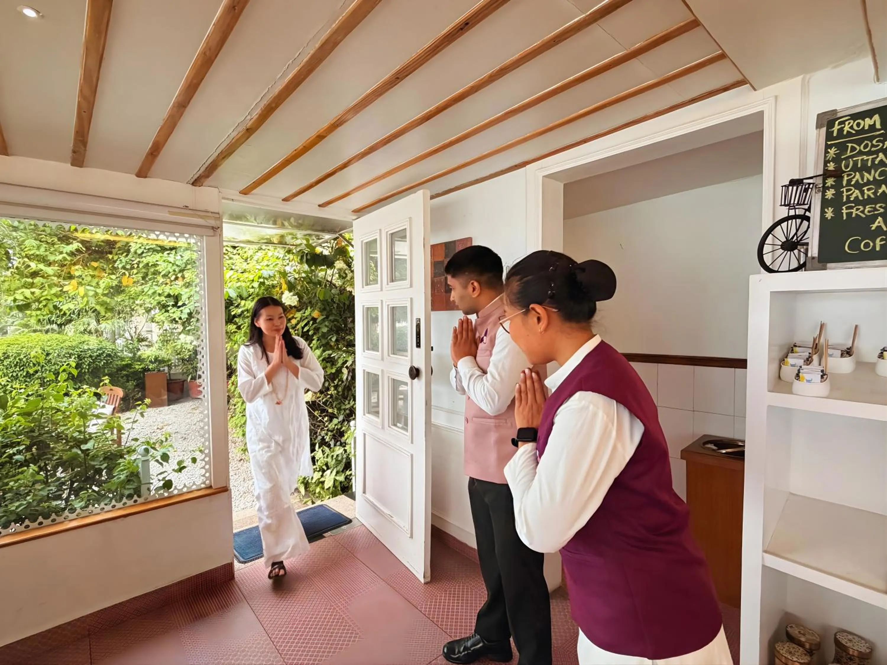 Restaurant/places to eat in Yog Niketan By Sanskriti