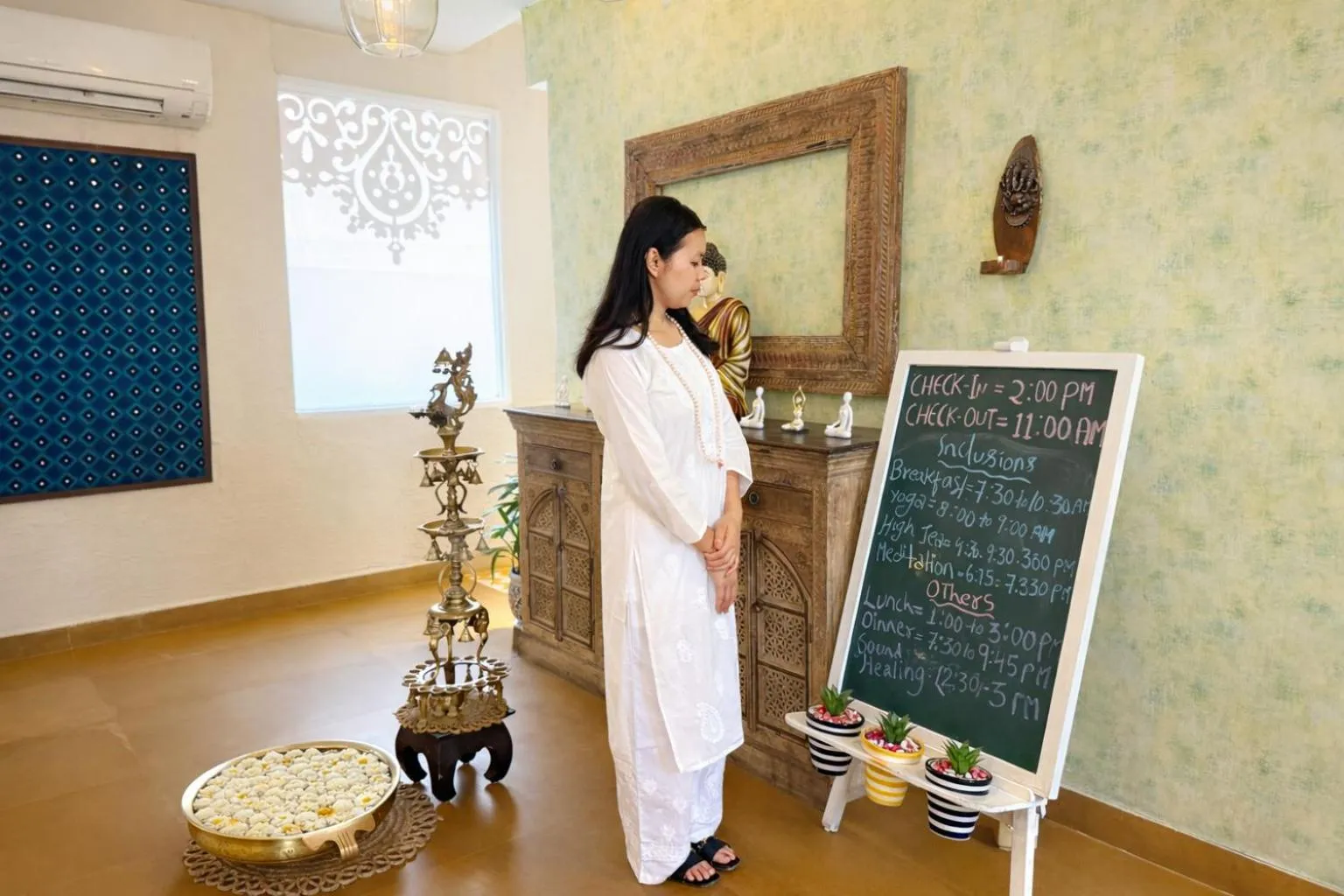 Lobby or reception in Yog Niketan By Sanskriti