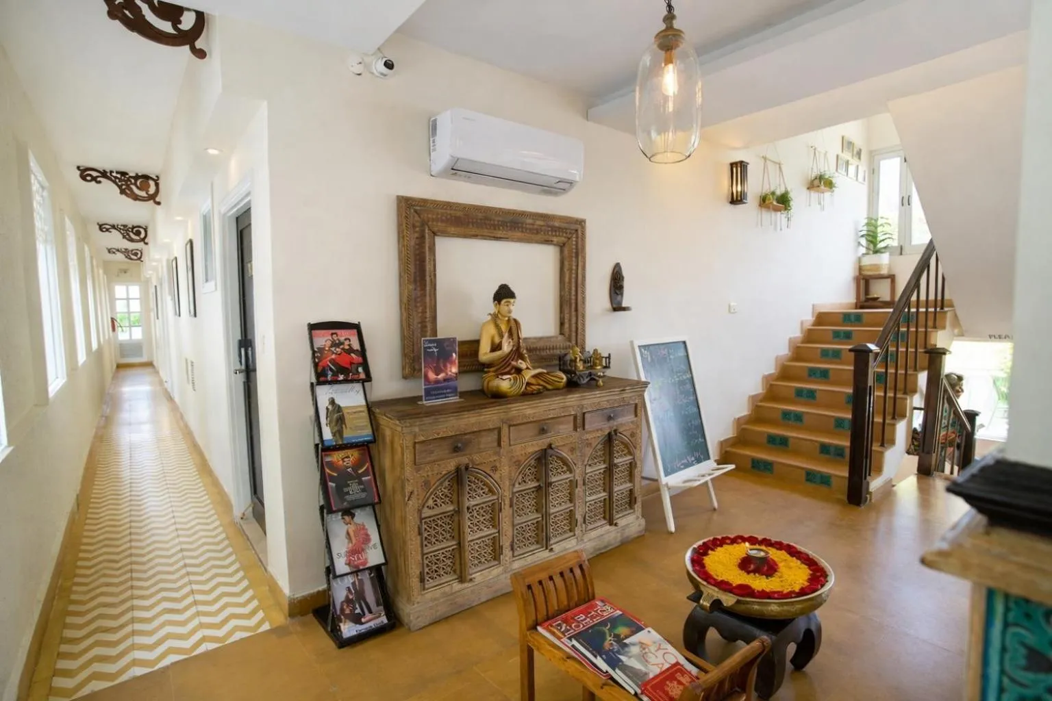 Lobby or reception in Yog Niketan By Sanskriti
