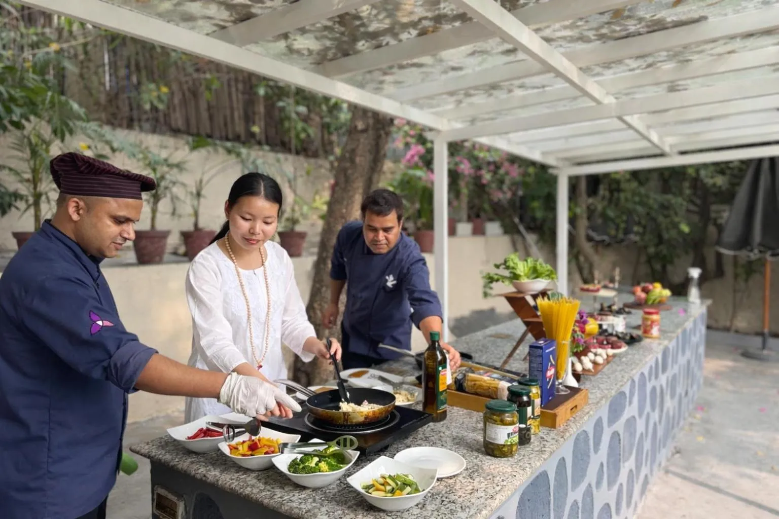 Restaurant/places to eat in Yog Niketan By Sanskriti