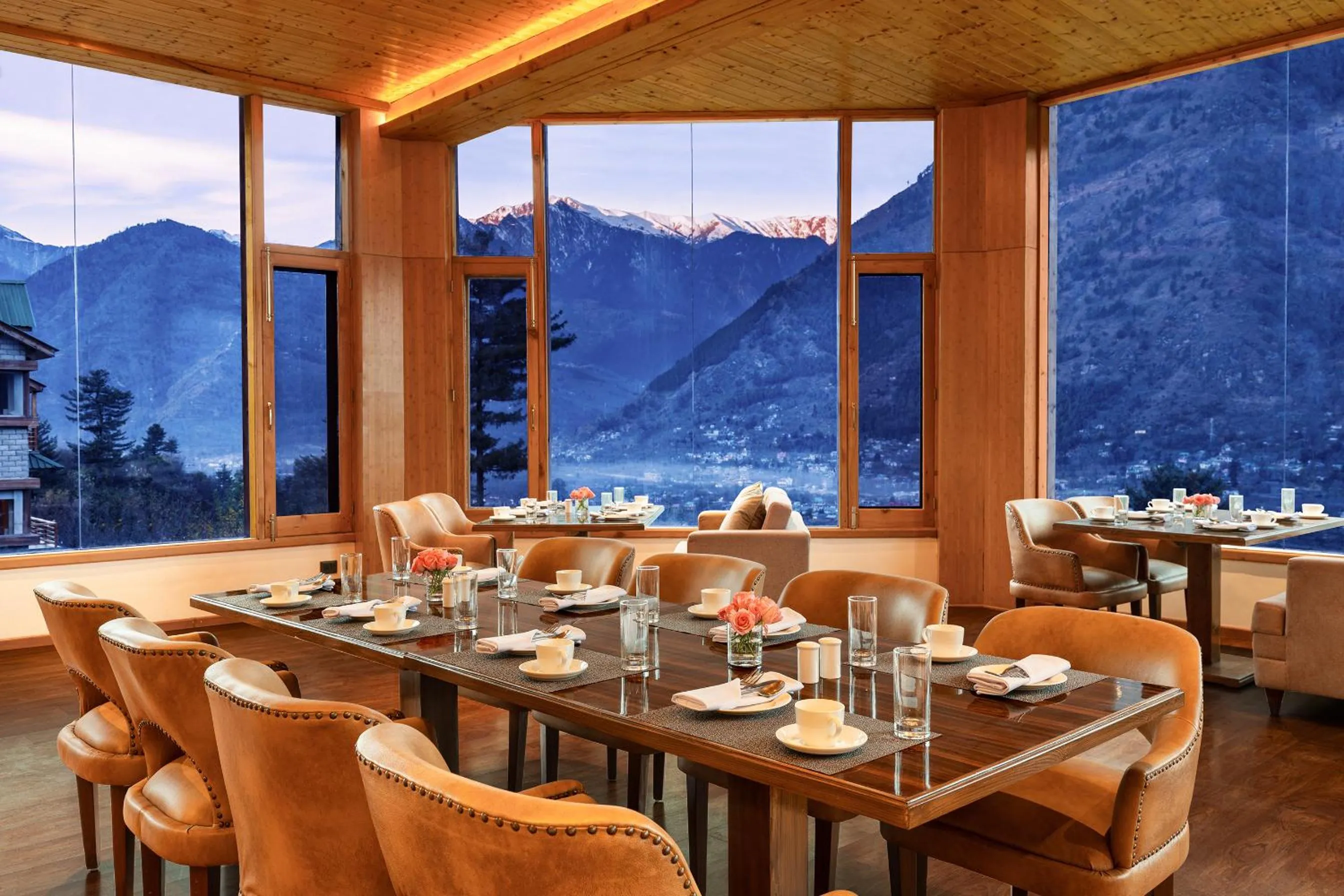Restaurant/places to eat in Baragarh Resort & Spa, Manali- IHCL SeleQtions