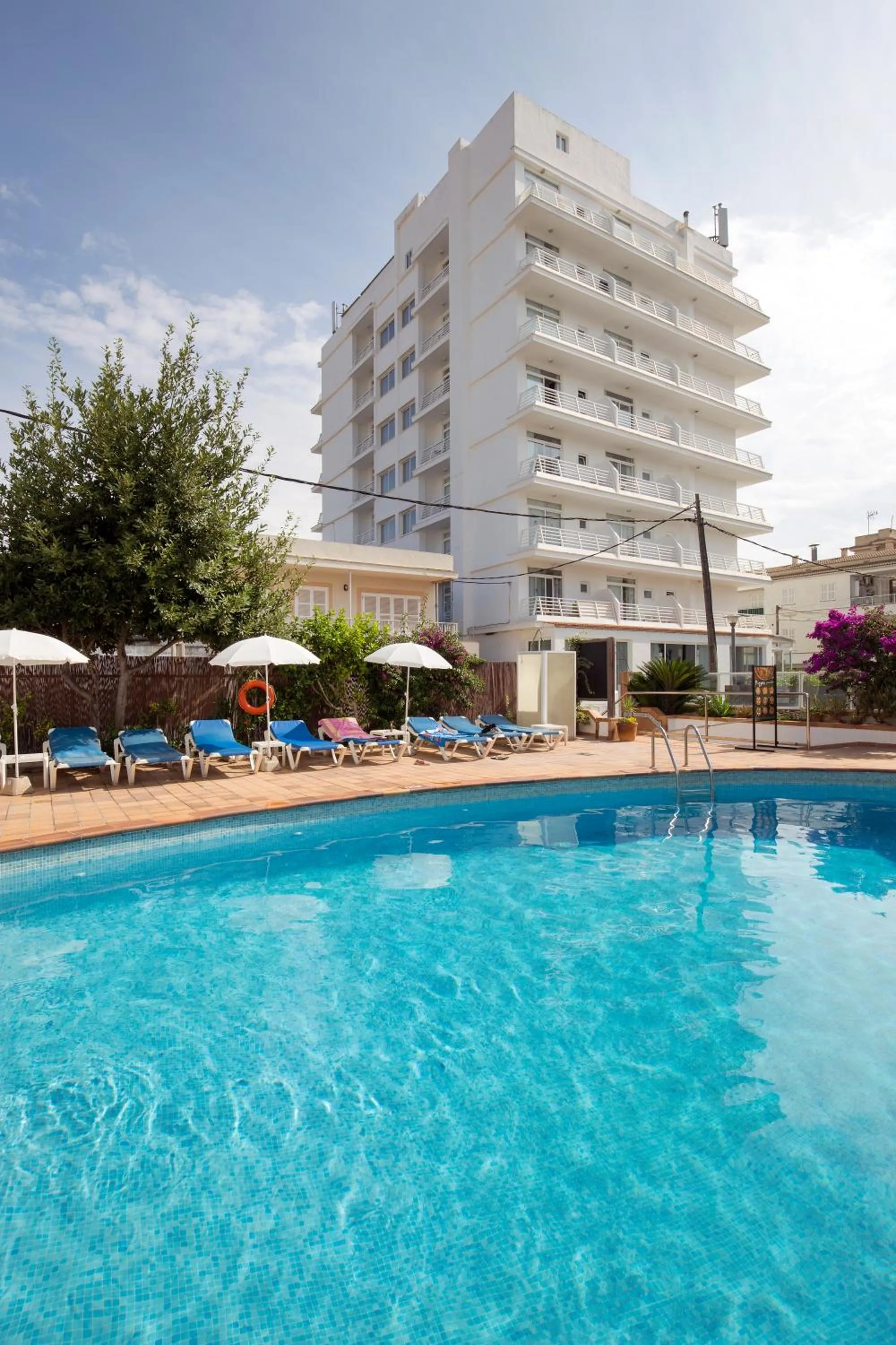Swimming pool in Hotel Sultán