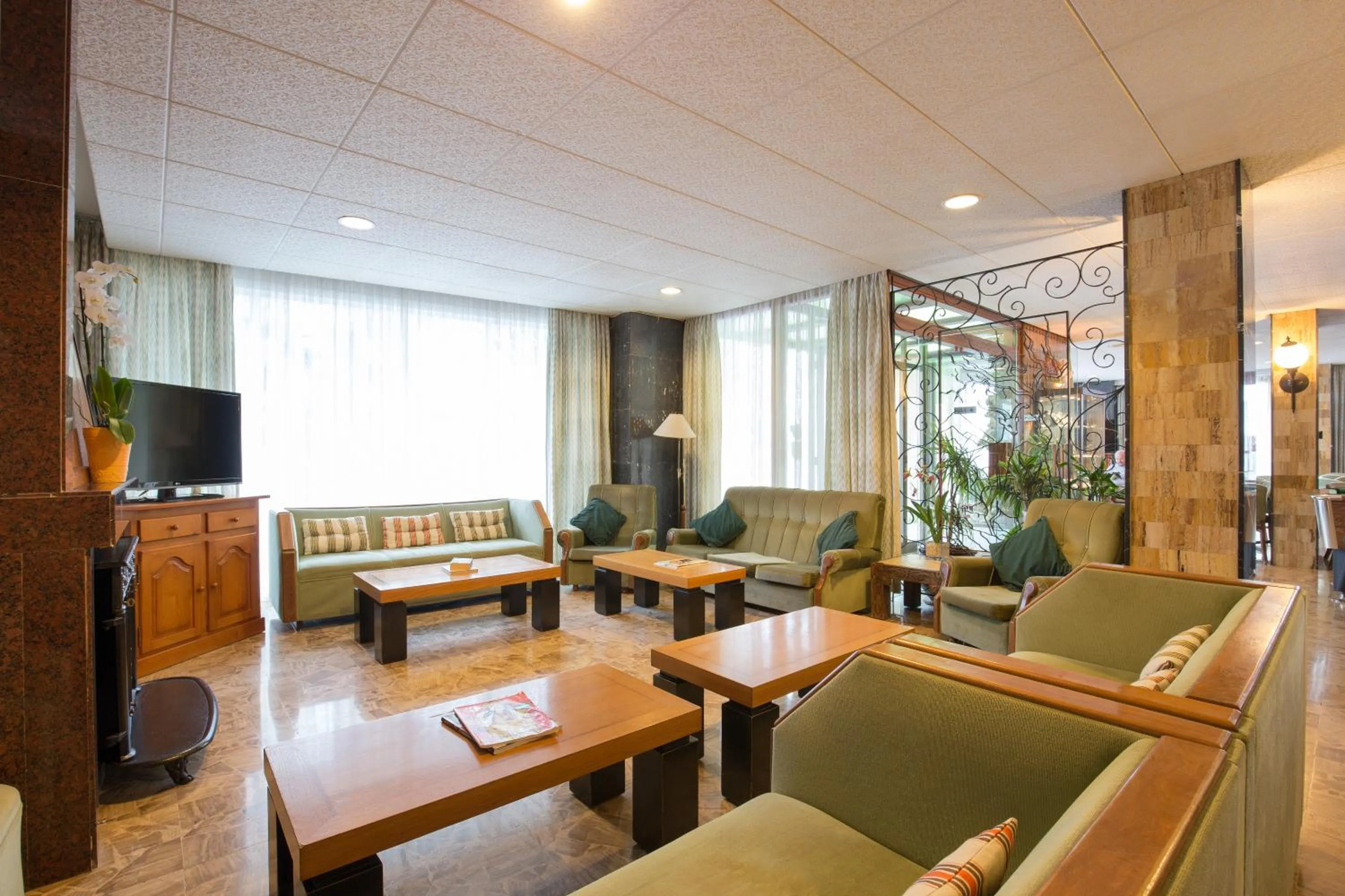 Communal lounge/ TV room in Hotel Sultán