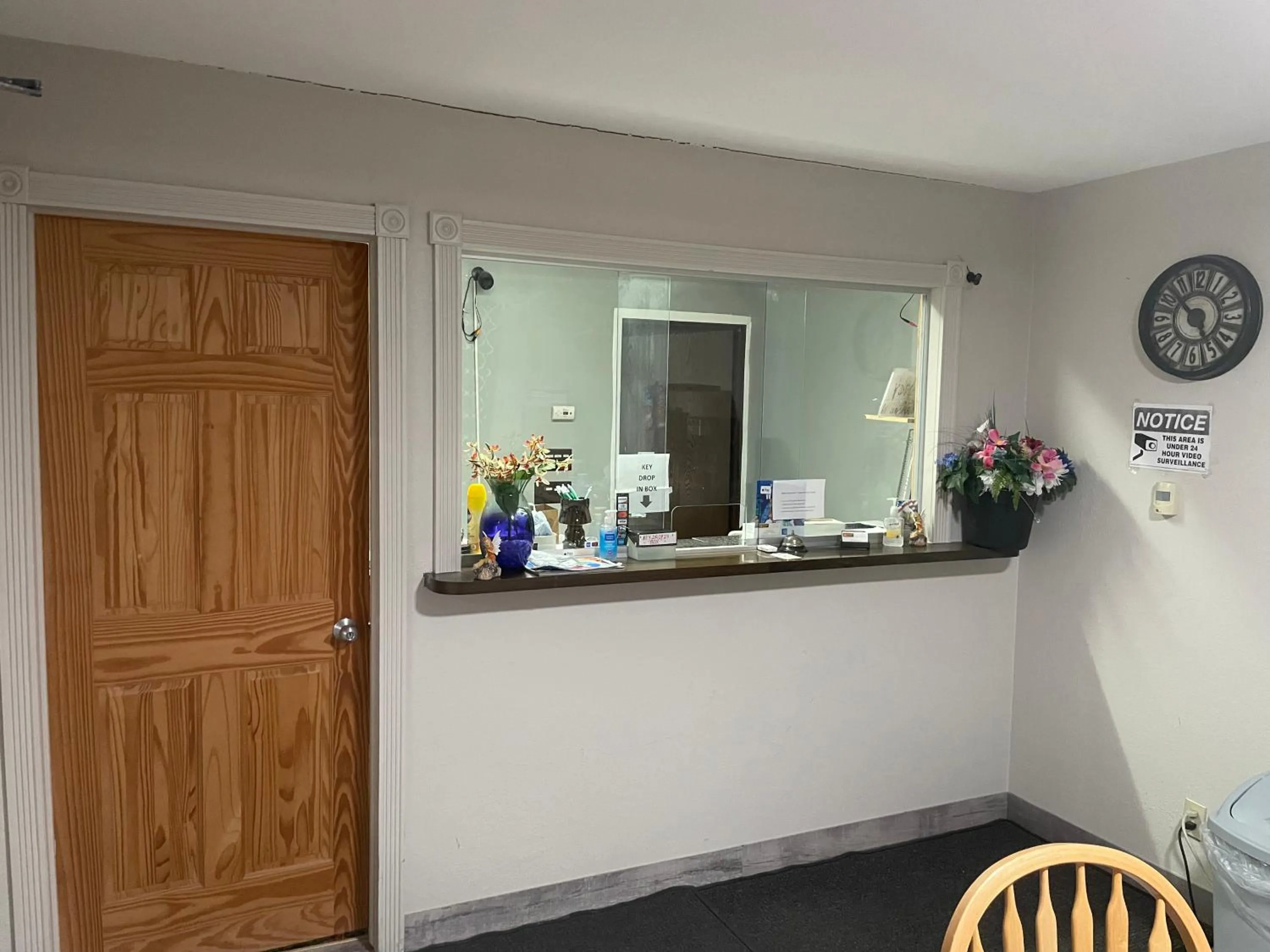 Lobby or reception in Budget Host Inn