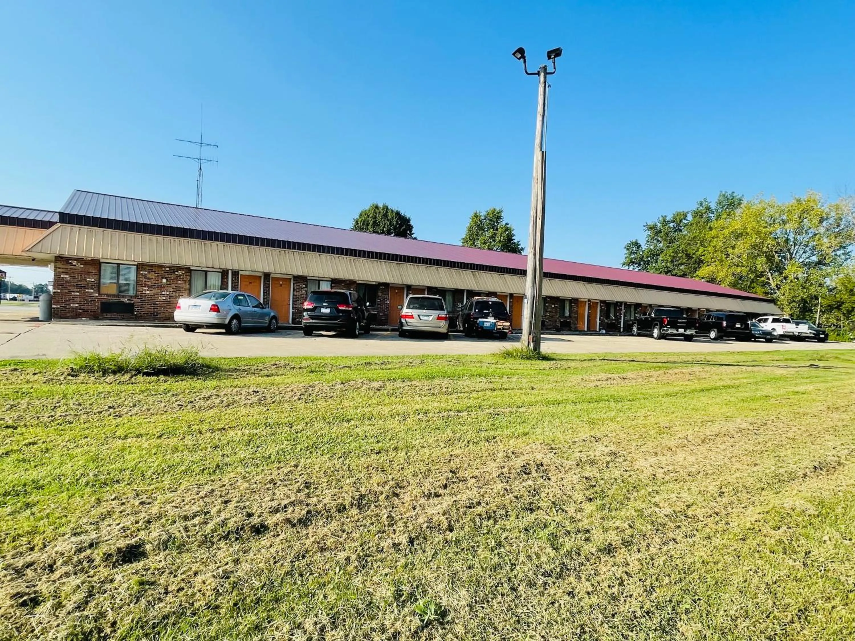 Property building in Budget Host Inn