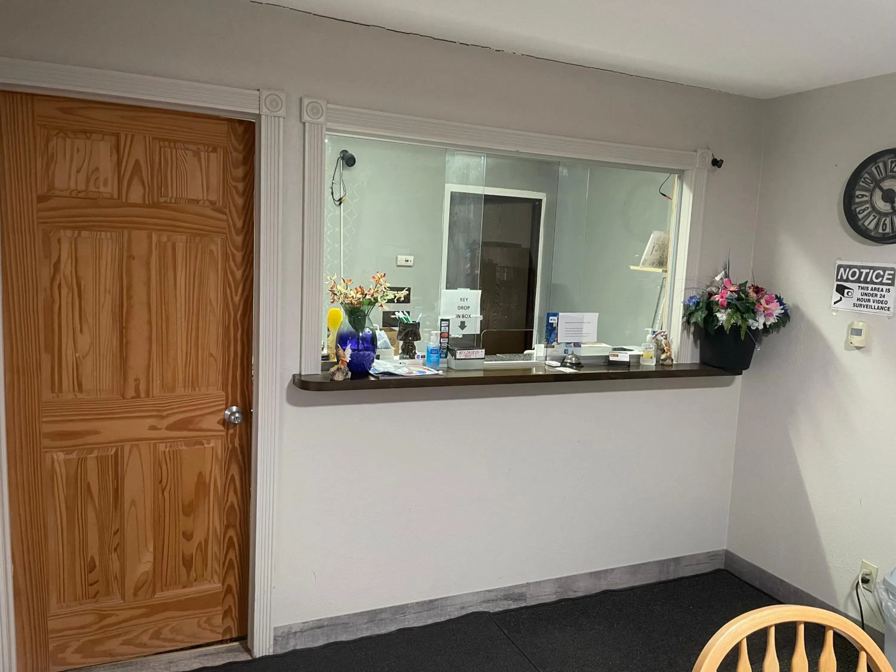 Lobby or reception in Budget Host Inn