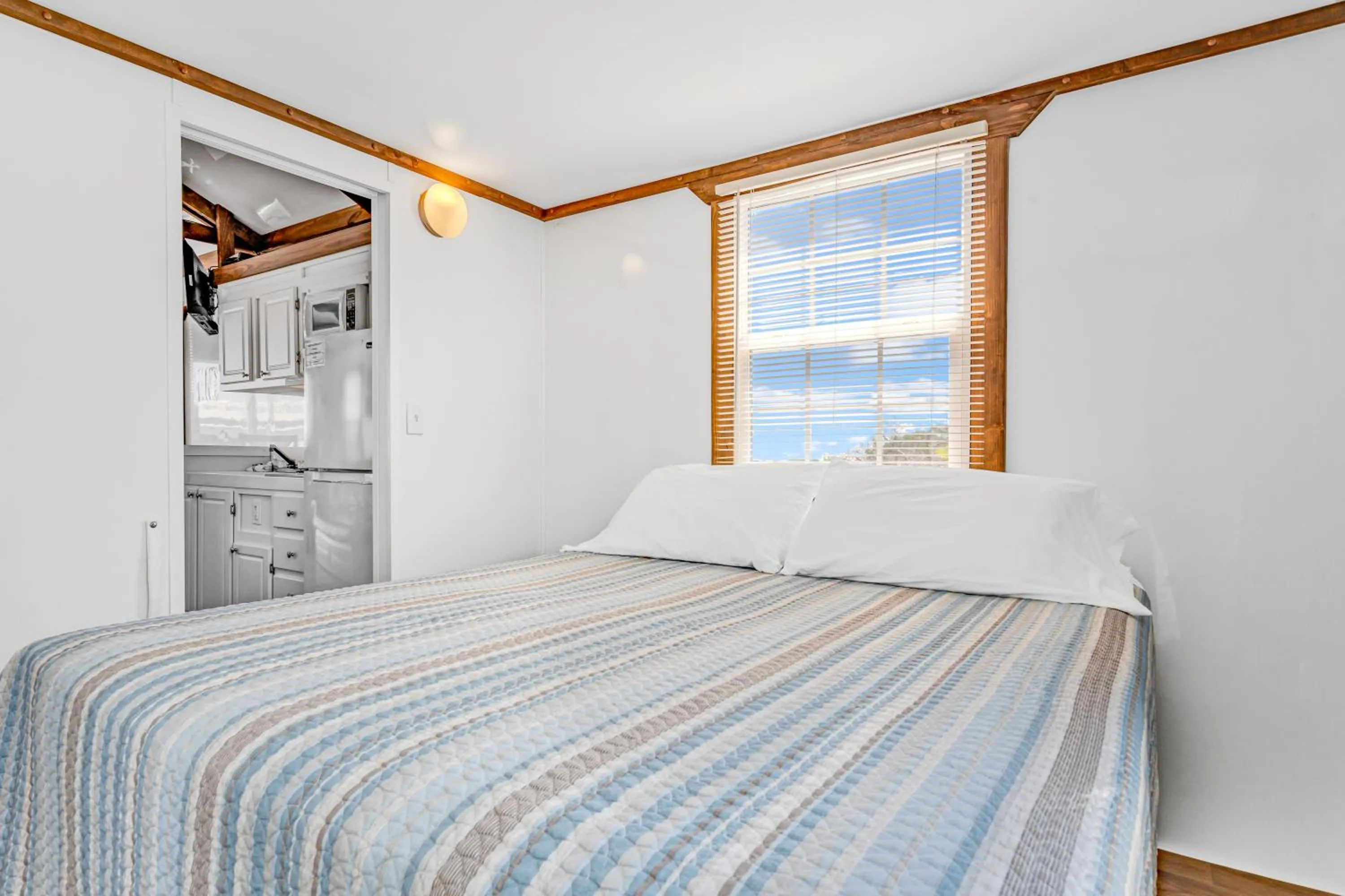 Bed in Old Wooden Bridge Resort & Marina