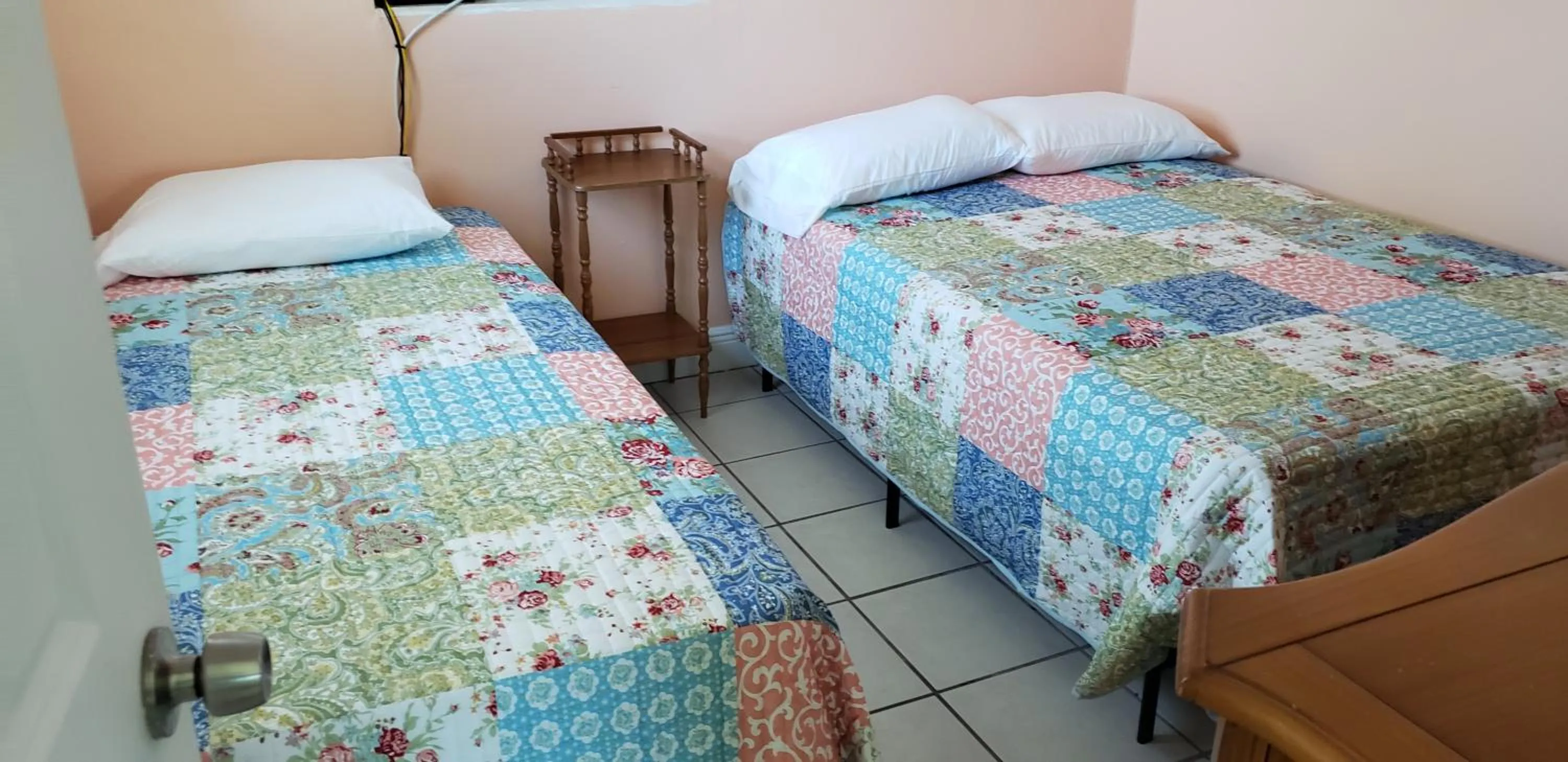 Bed in Old Wooden Bridge Resort & Marina