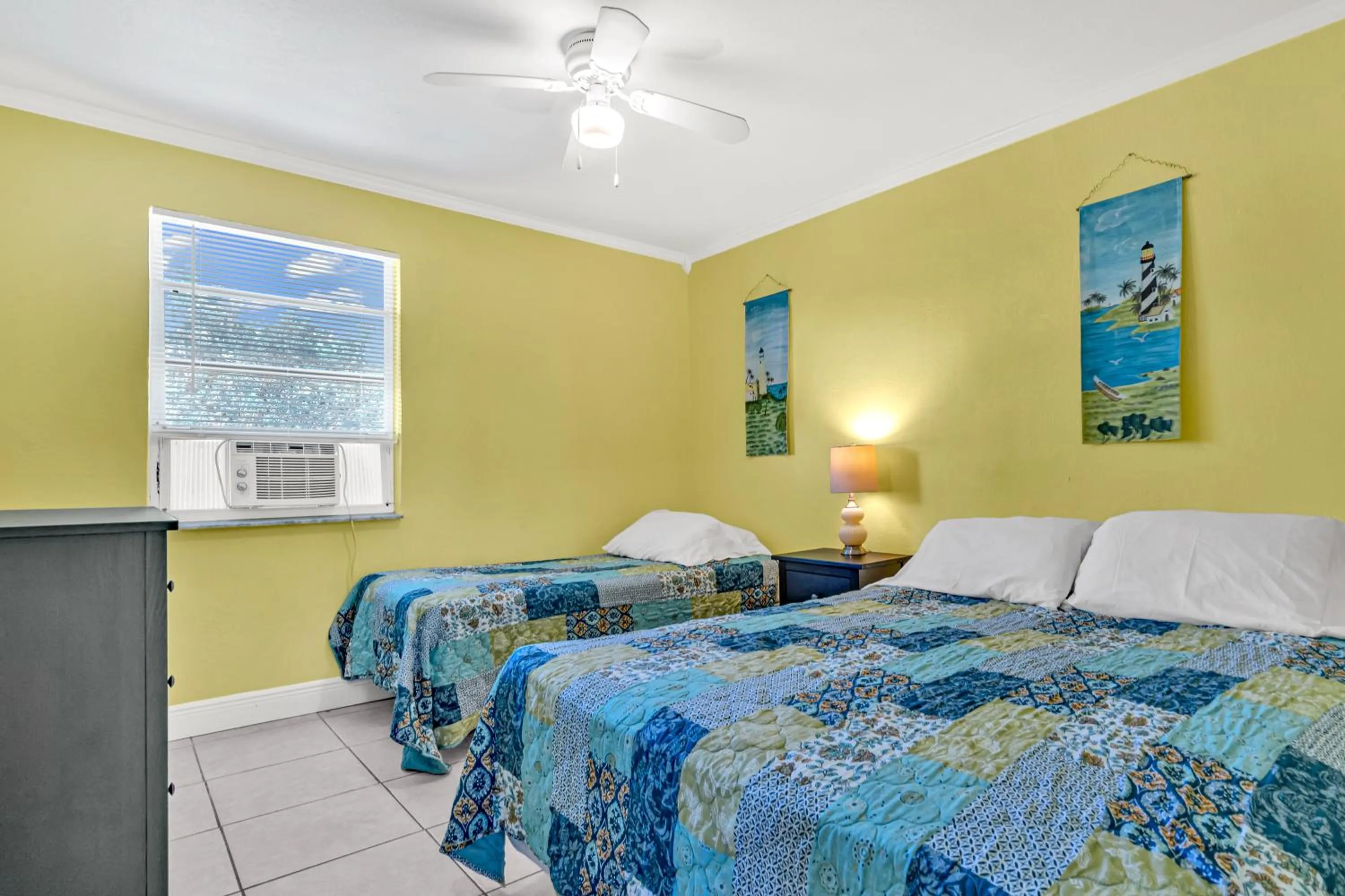 Bed in Old Wooden Bridge Resort & Marina