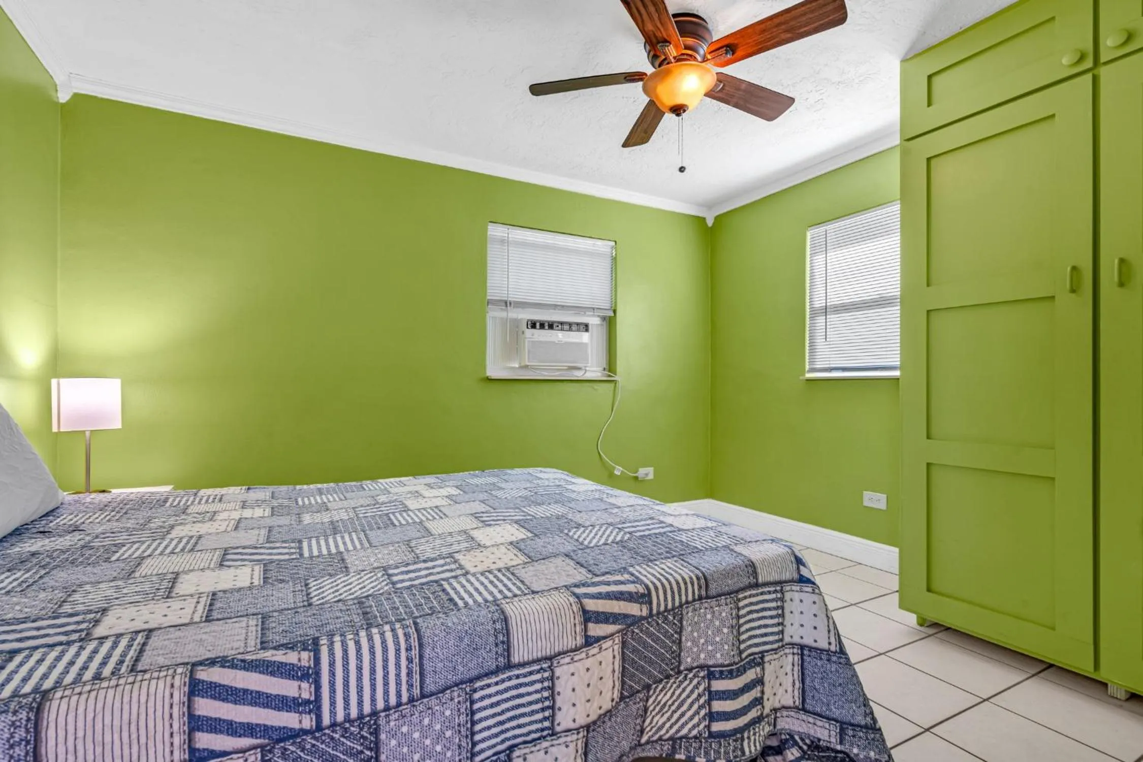 Bed in Old Wooden Bridge Resort & Marina