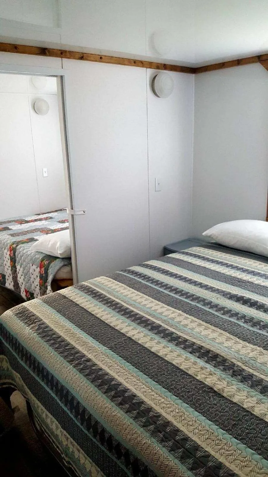 Bed in Old Wooden Bridge Resort & Marina