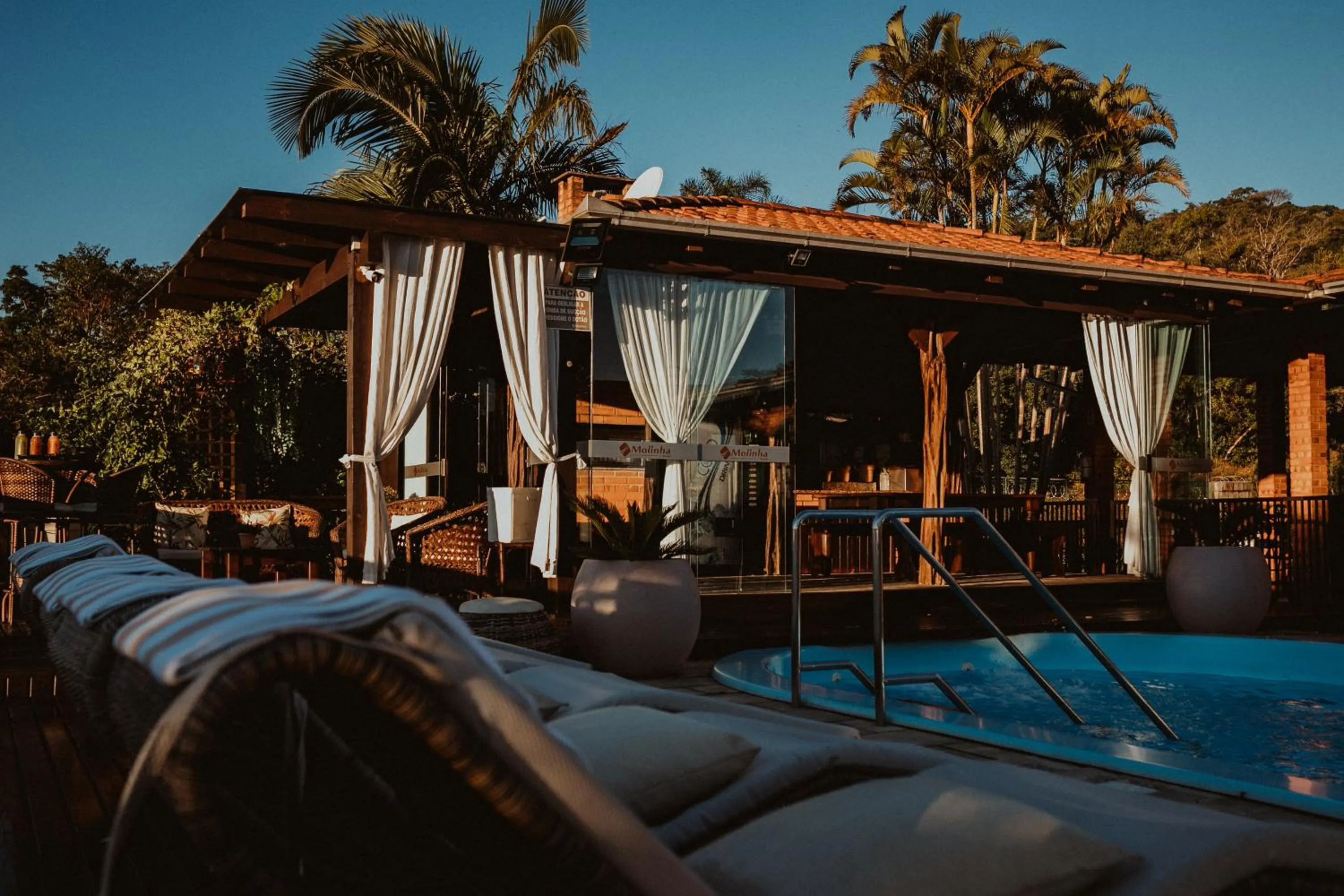 Swimming pool in Pousada Molinha