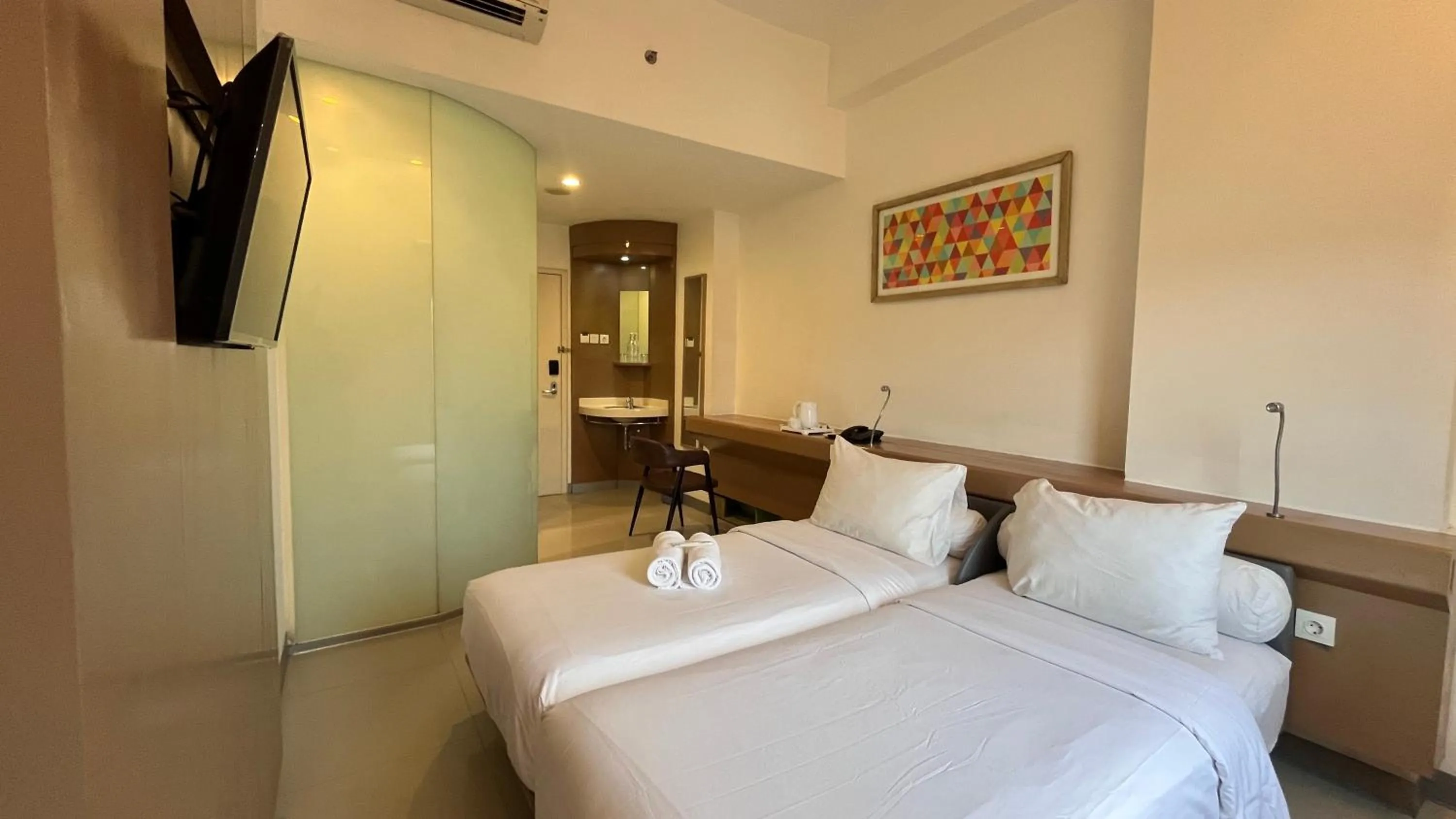 Bedroom, Bed in POP! Hotel Stasiun Kota Surabaya