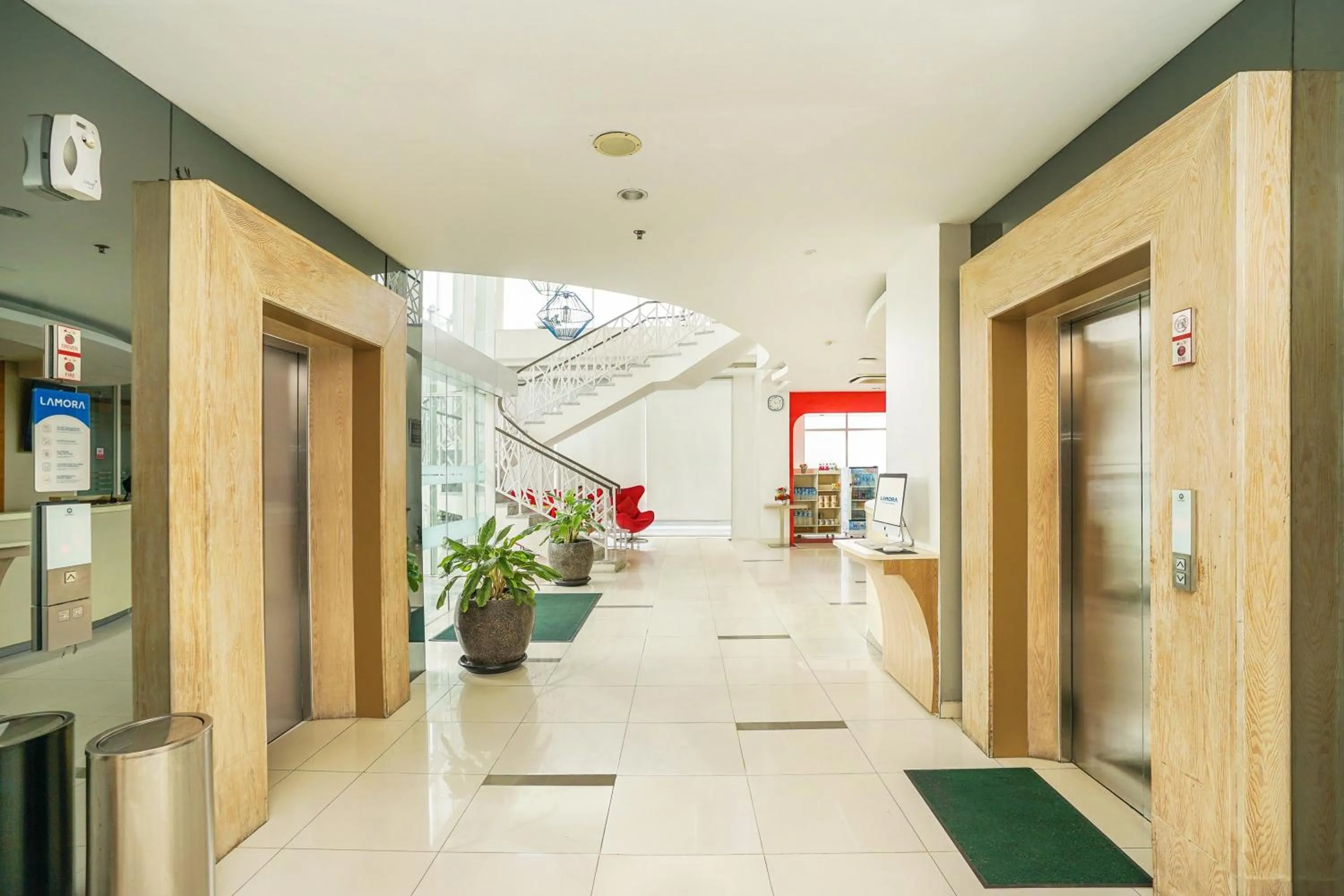 elevator in POP! Hotel Stasiun Kota Surabaya