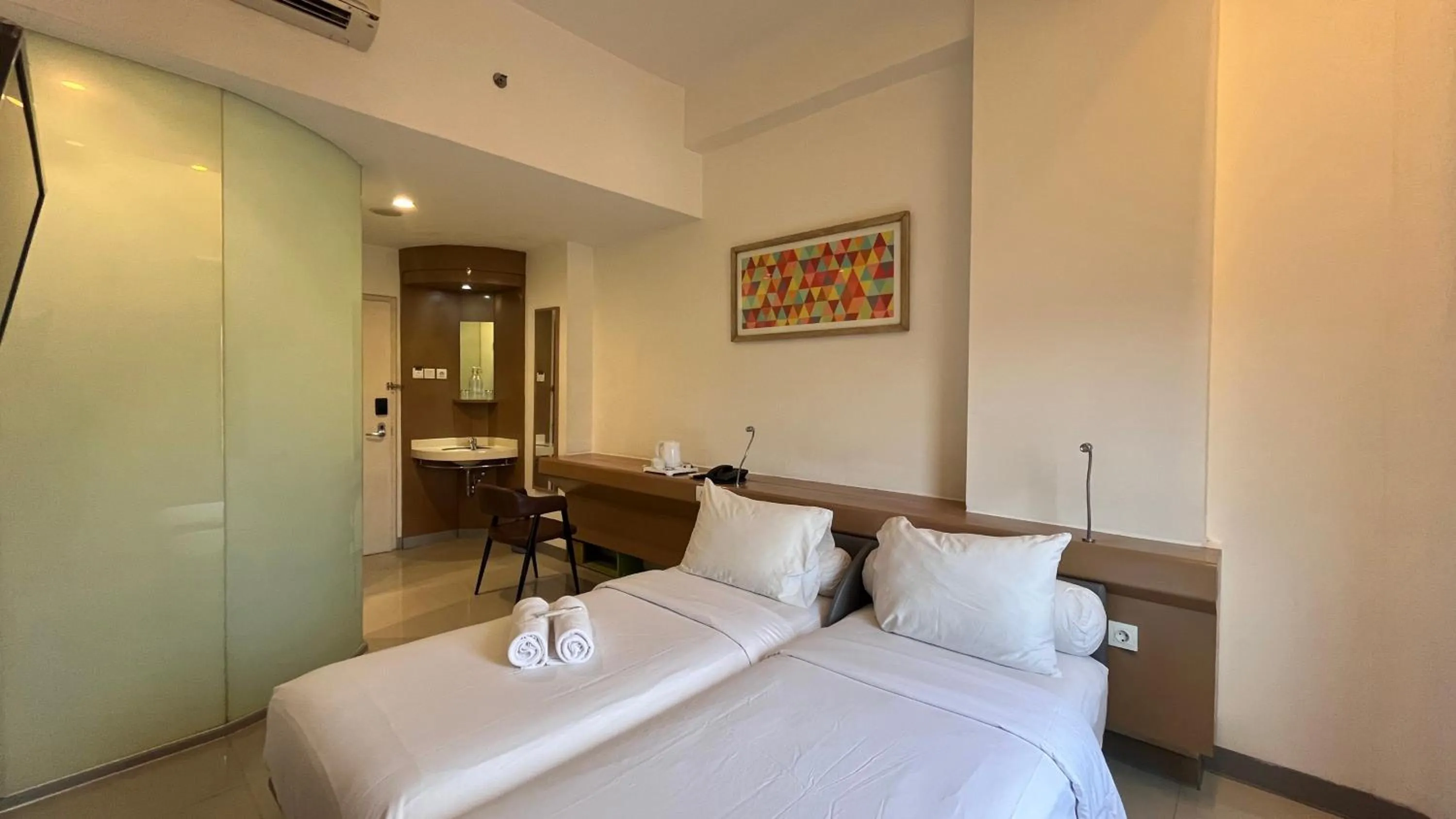 Bedroom, Bed in POP! Hotel Stasiun Kota Surabaya