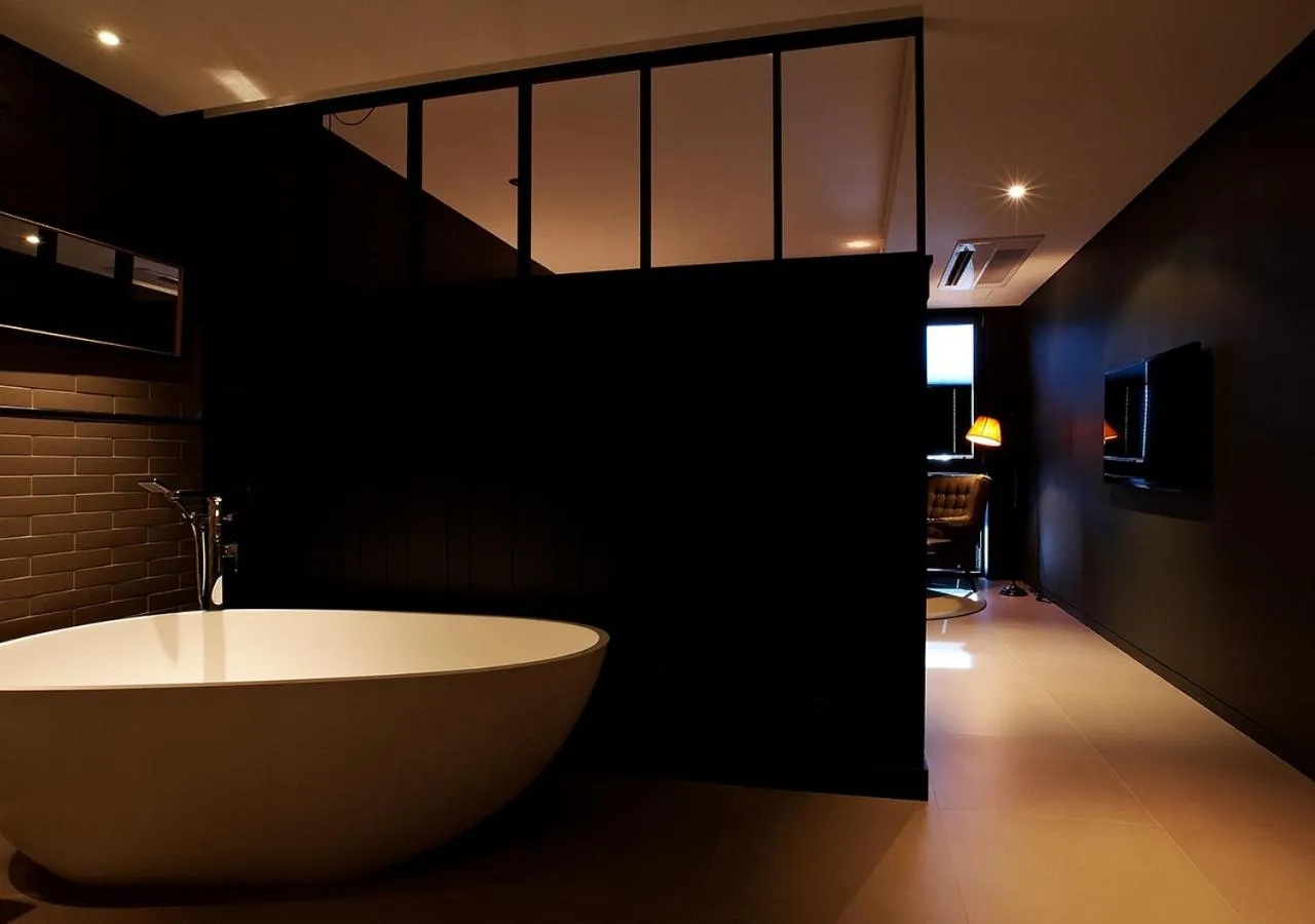 Bath in Lee Design Hotel