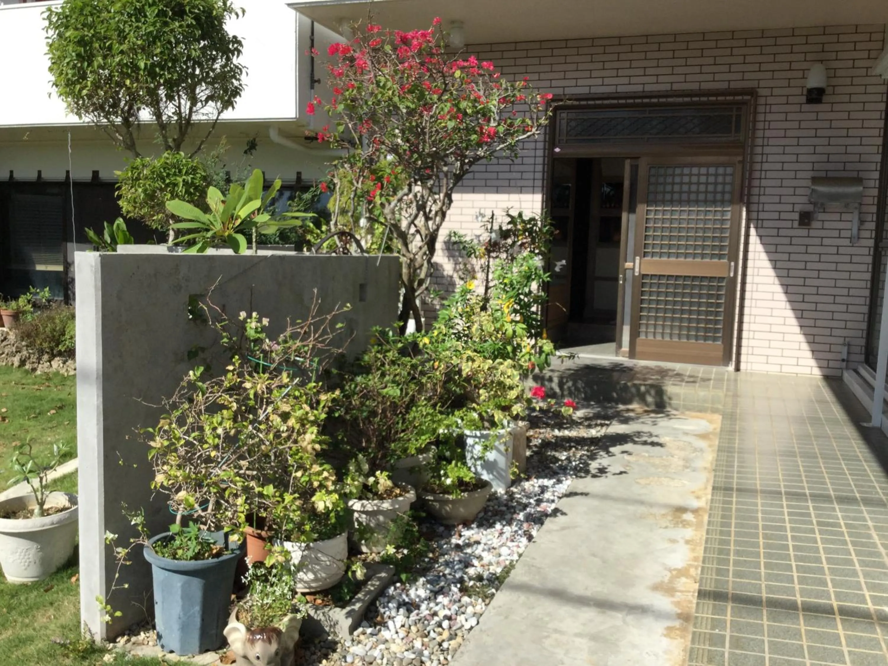 Facade/entrance in Minshuku Zabaru