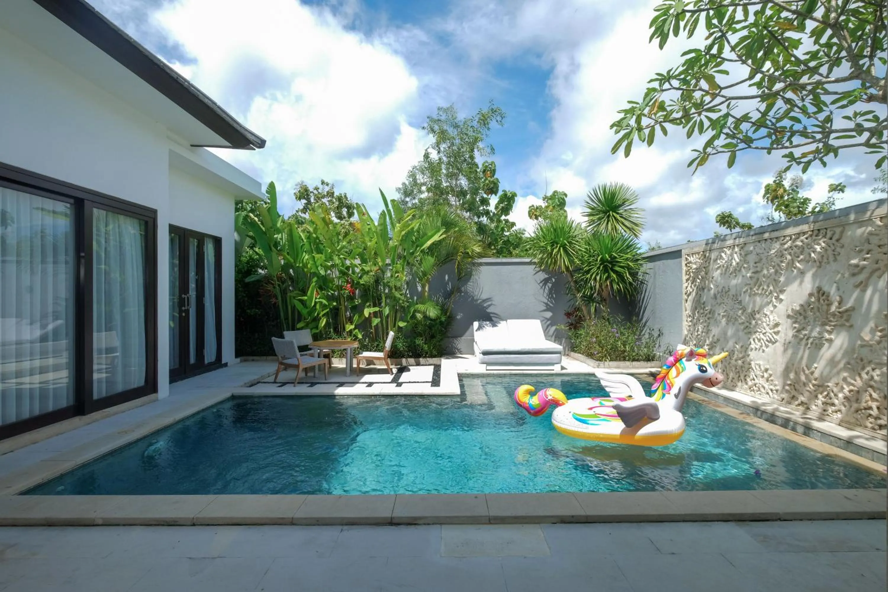 Garden in Prasana Villas by Arjani Resorts