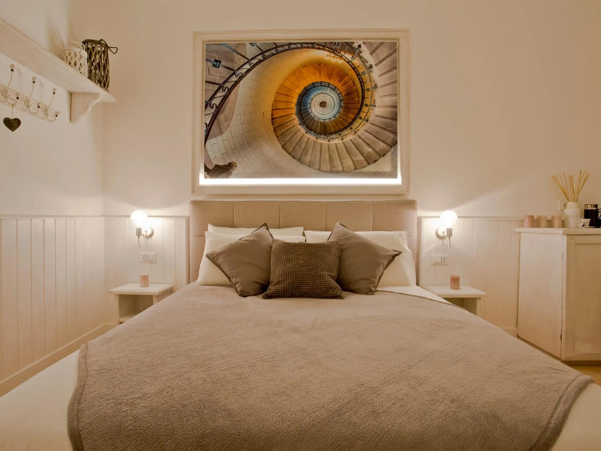 Photo of the whole room, Bed in Primo Piano Suites