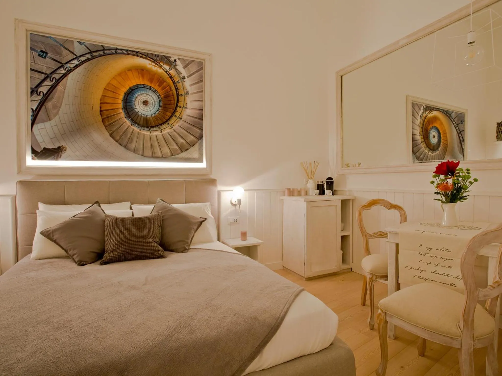 Photo of the whole room, Bed in Primo Piano Suites