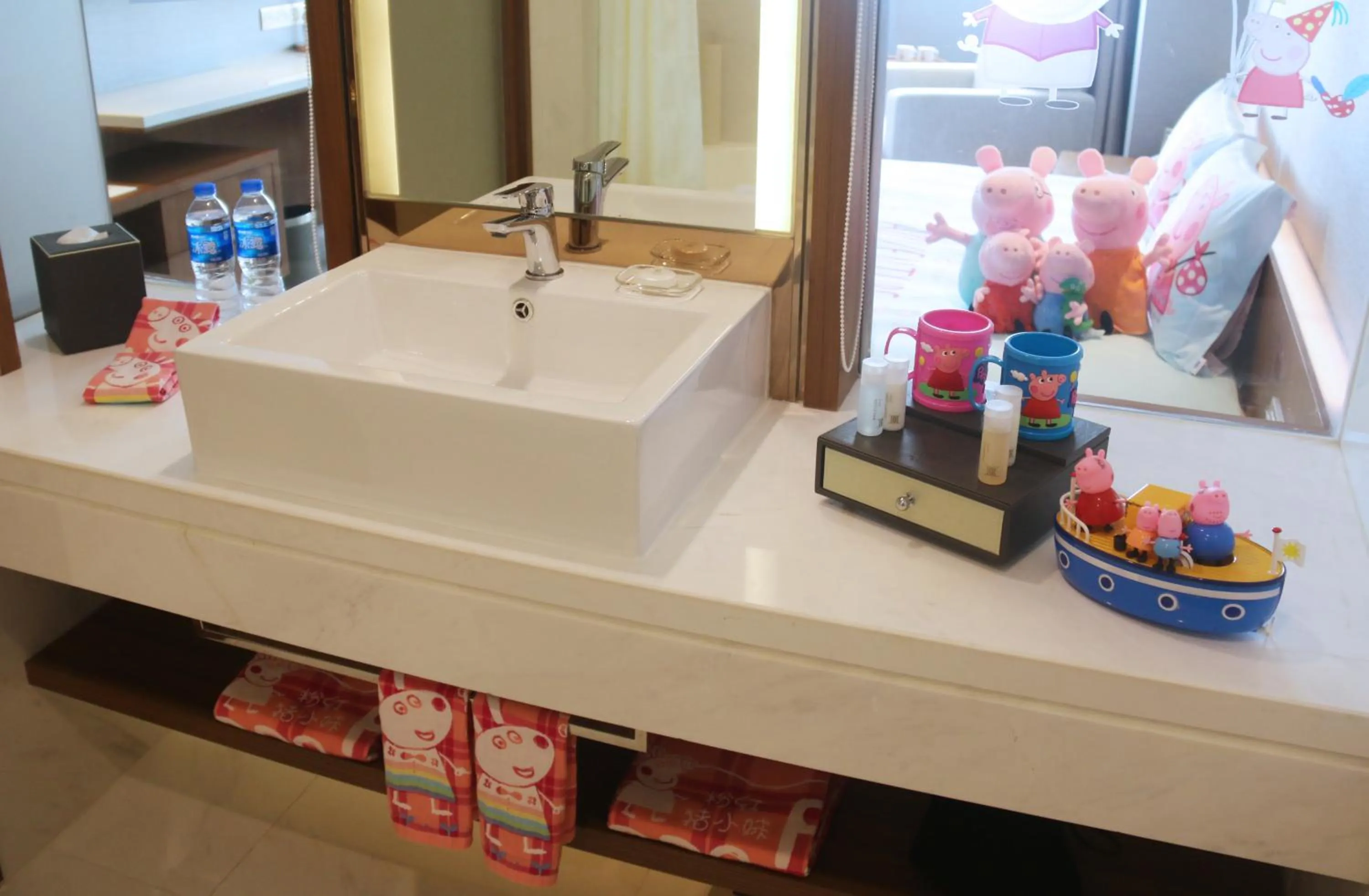 Photo of the whole room, Bathroom in Deacon House Wuxi