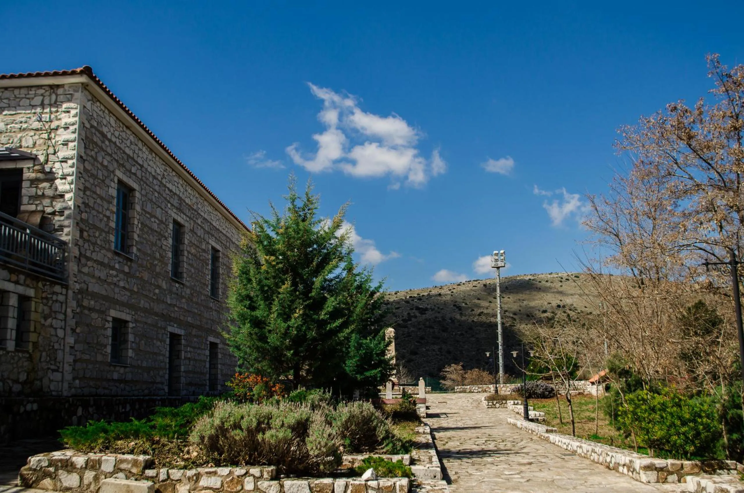 Facade/entrance, Property Building in 1821 En Dolianis