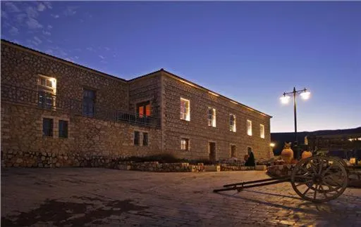 Facade/entrance, Property Building in 1821 En Dolianis