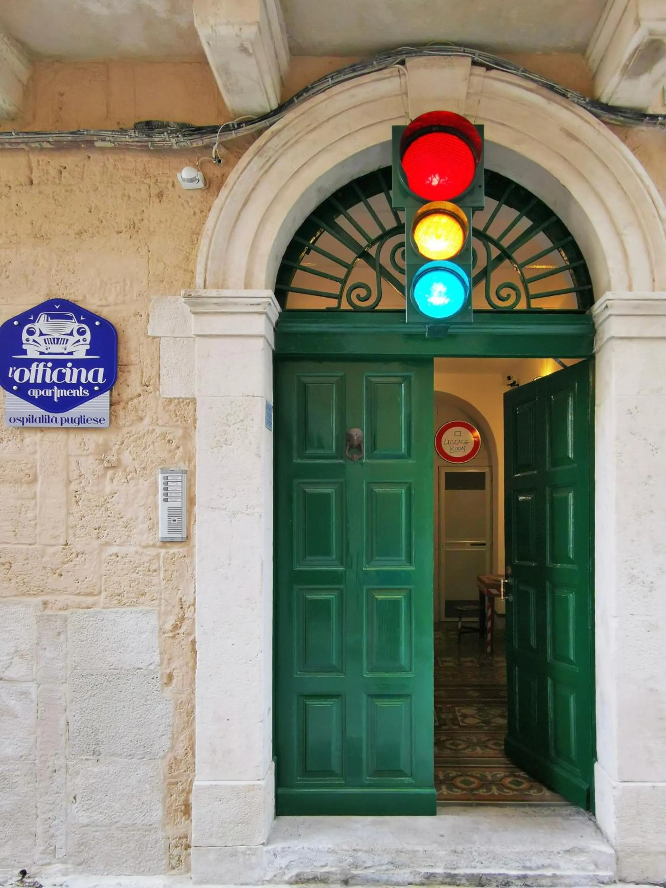 Facade/entrance in L'Officina