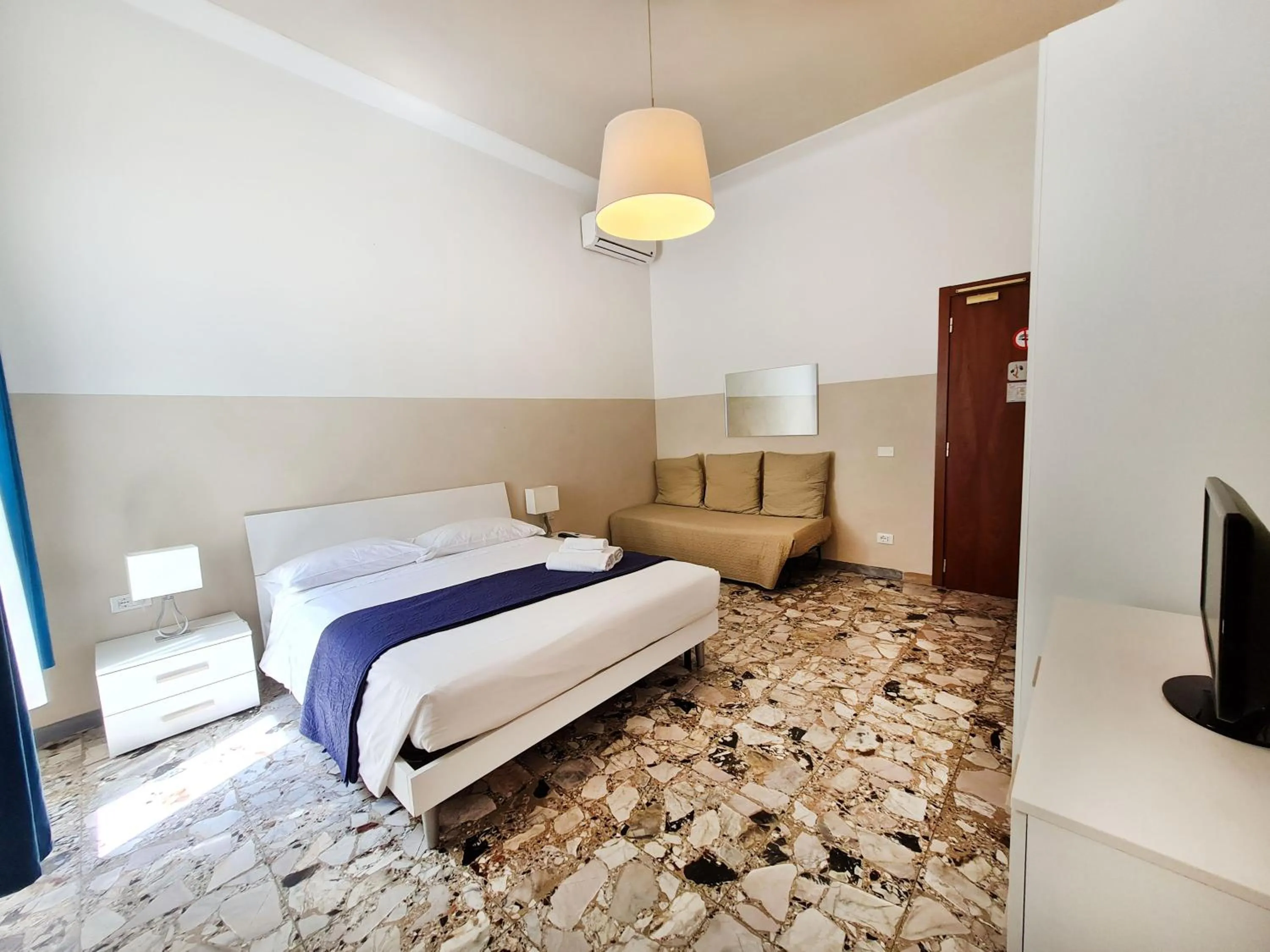 Sweet Life Guesthouse Hospety Group