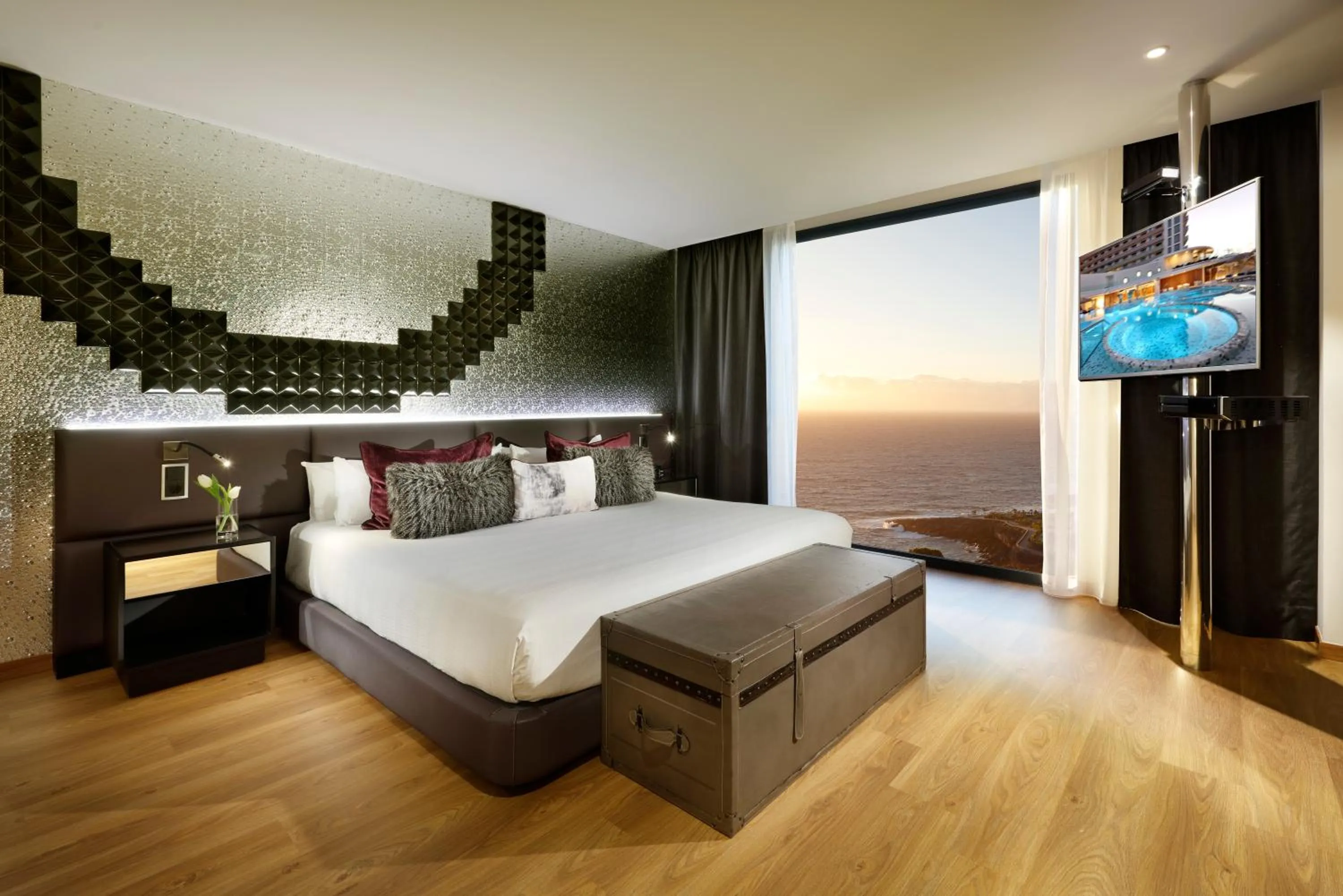 View (from property/room), Bed in Hard Rock Hotel Tenerife